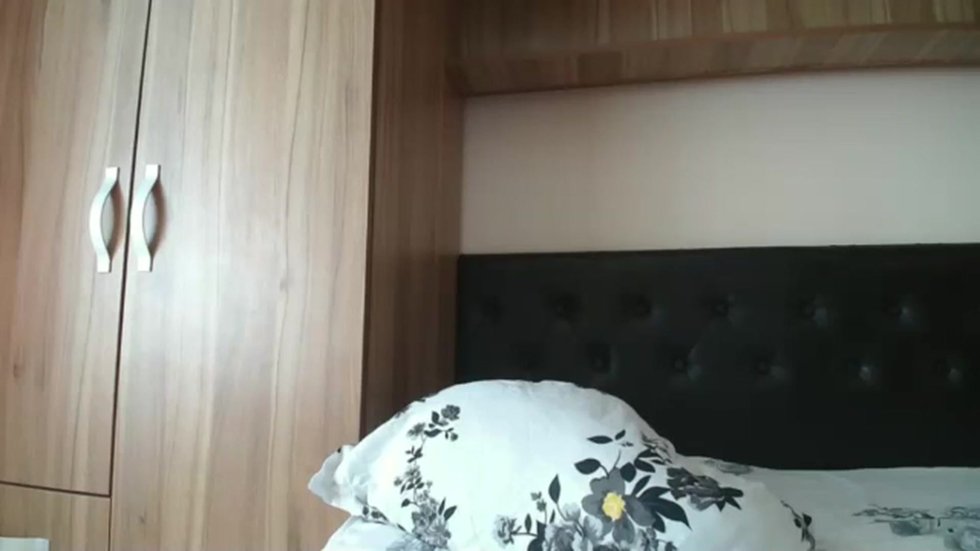 Gallery image thumbnail from KendaAishaa's myfreecams stream on, 05/18/2025, 09:35 image 19 of 20