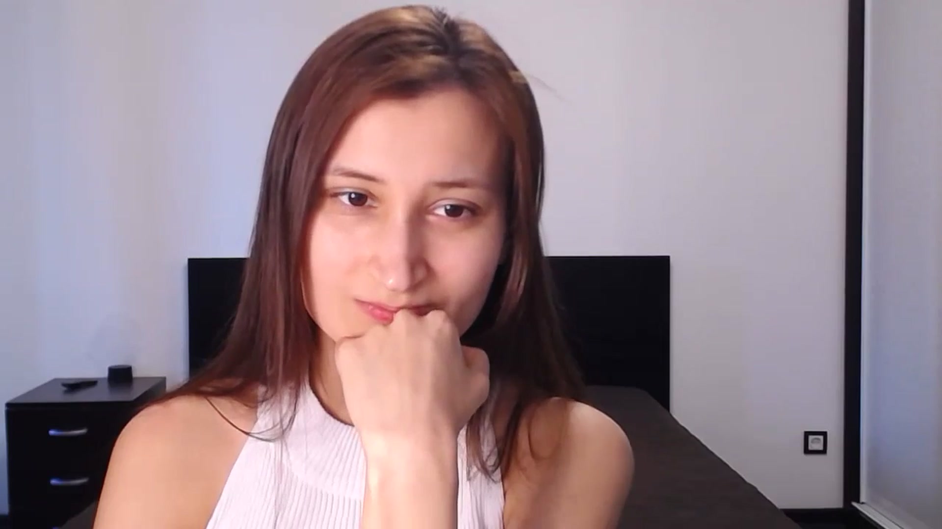 Gallery image thumbnail from Kendal_sweet's myfreecams stream on, 06/25/2024, 17:00 image 15 of 20