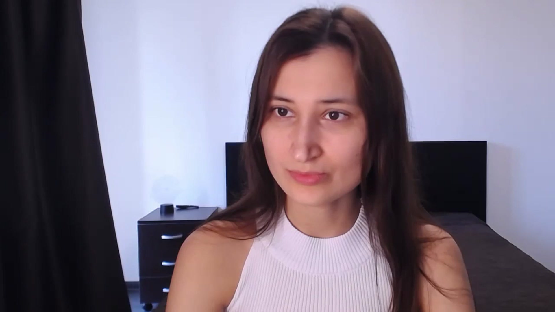 Gallery image thumbnail from Kendal_sweet's myfreecams stream on, 08/18/2024, 12:25 image 4 of 20