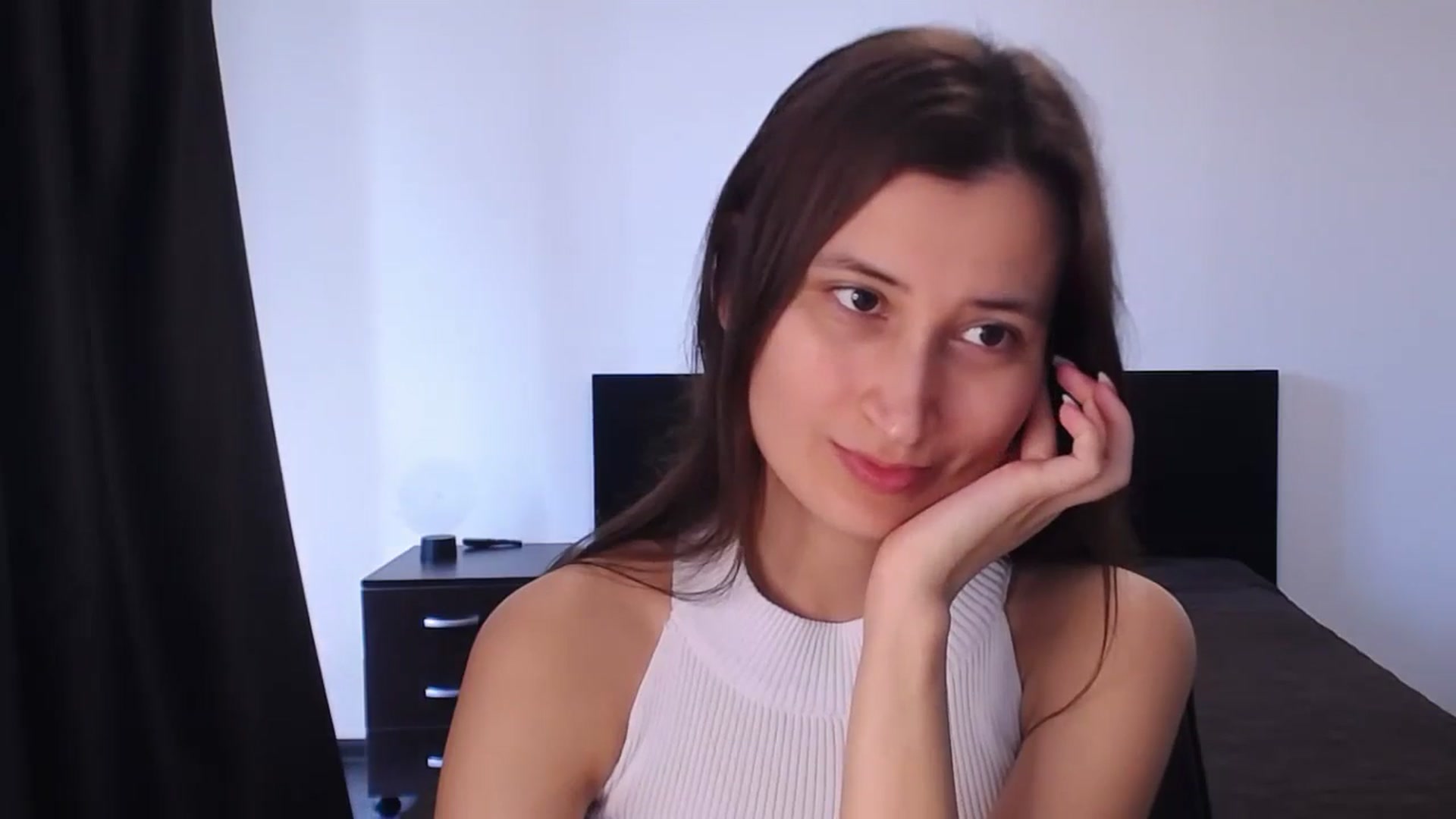 Gallery image thumbnail from Kendal_sweet's myfreecams stream on, 08/18/2024, 12:25 image 7 of 20