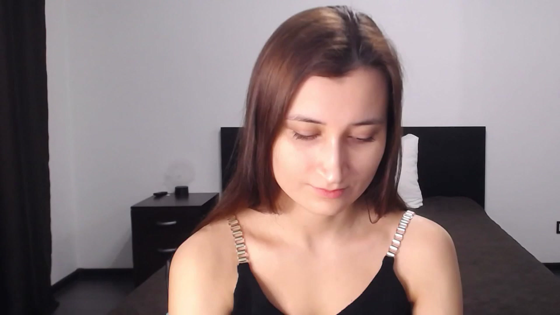 Gallery image thumbnail from Kendal_sweet's myfreecams stream on, 12/16/2024, 15:19 image 1 of 20