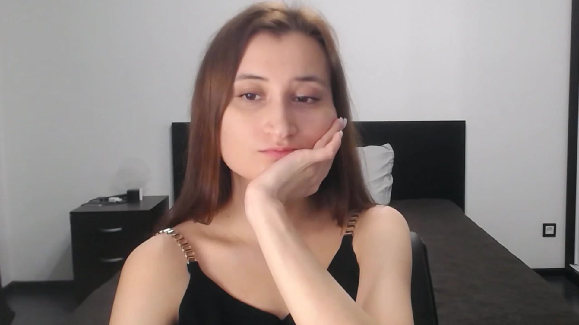 Gallery image thumbnail from Kendal_sweet's myfreecams stream on, 02/25/2025, 16:00 image 14 of 20