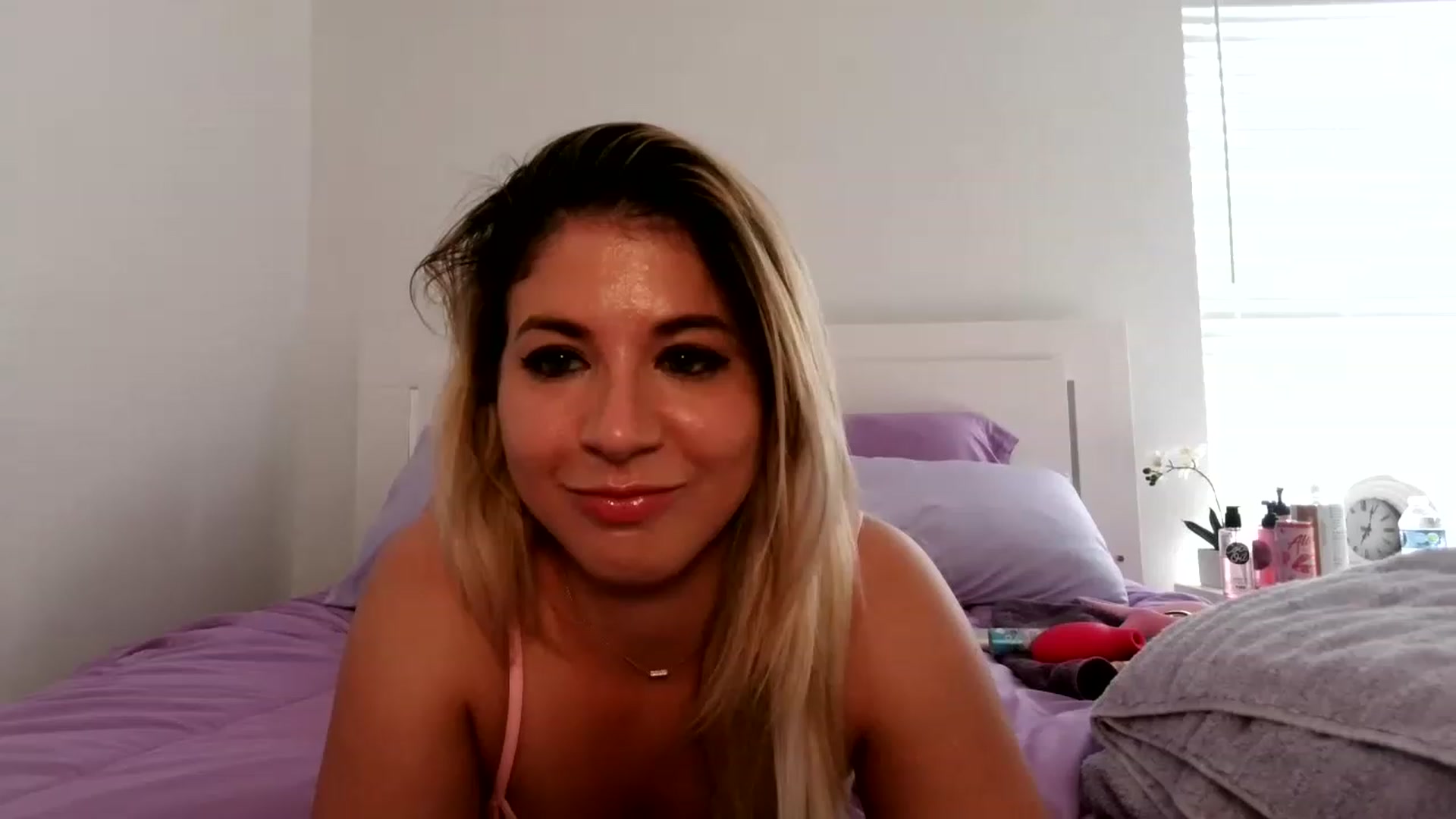 Gallery image thumbnail from KendallK1's myfreecams stream on, 01/20/2023, 19:28 image 13 of 20