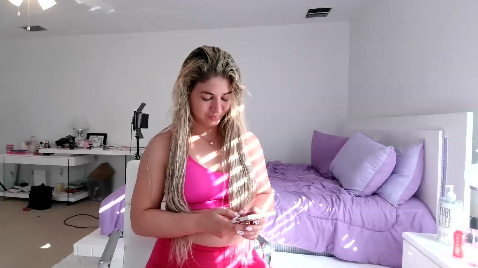 Gallery image thumbnail from KendallK1's myfreecams stream on, 02/19/2023, 21:24 image 5 of 20