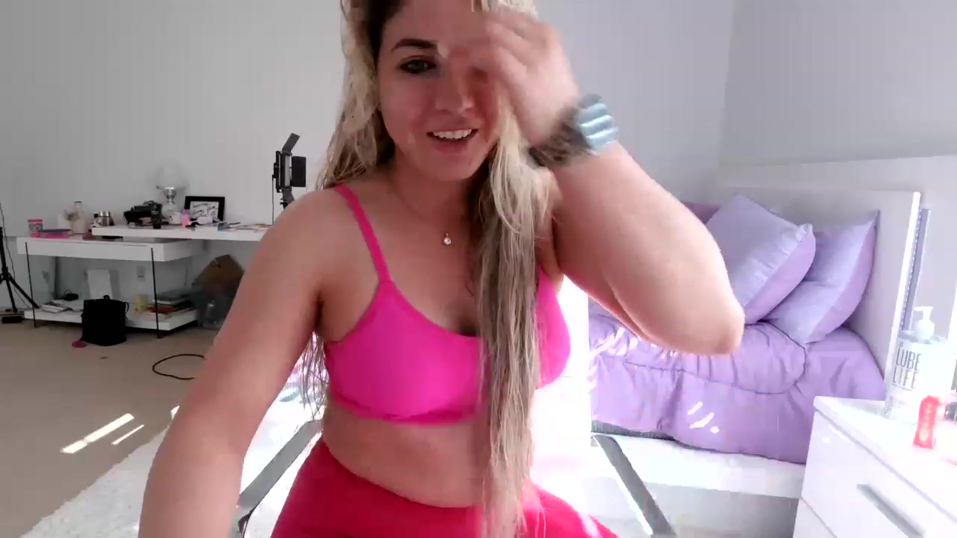 Gallery image thumbnail from KendallK1's myfreecams stream on, 02/19/2023, 21:24 image 3 of 20