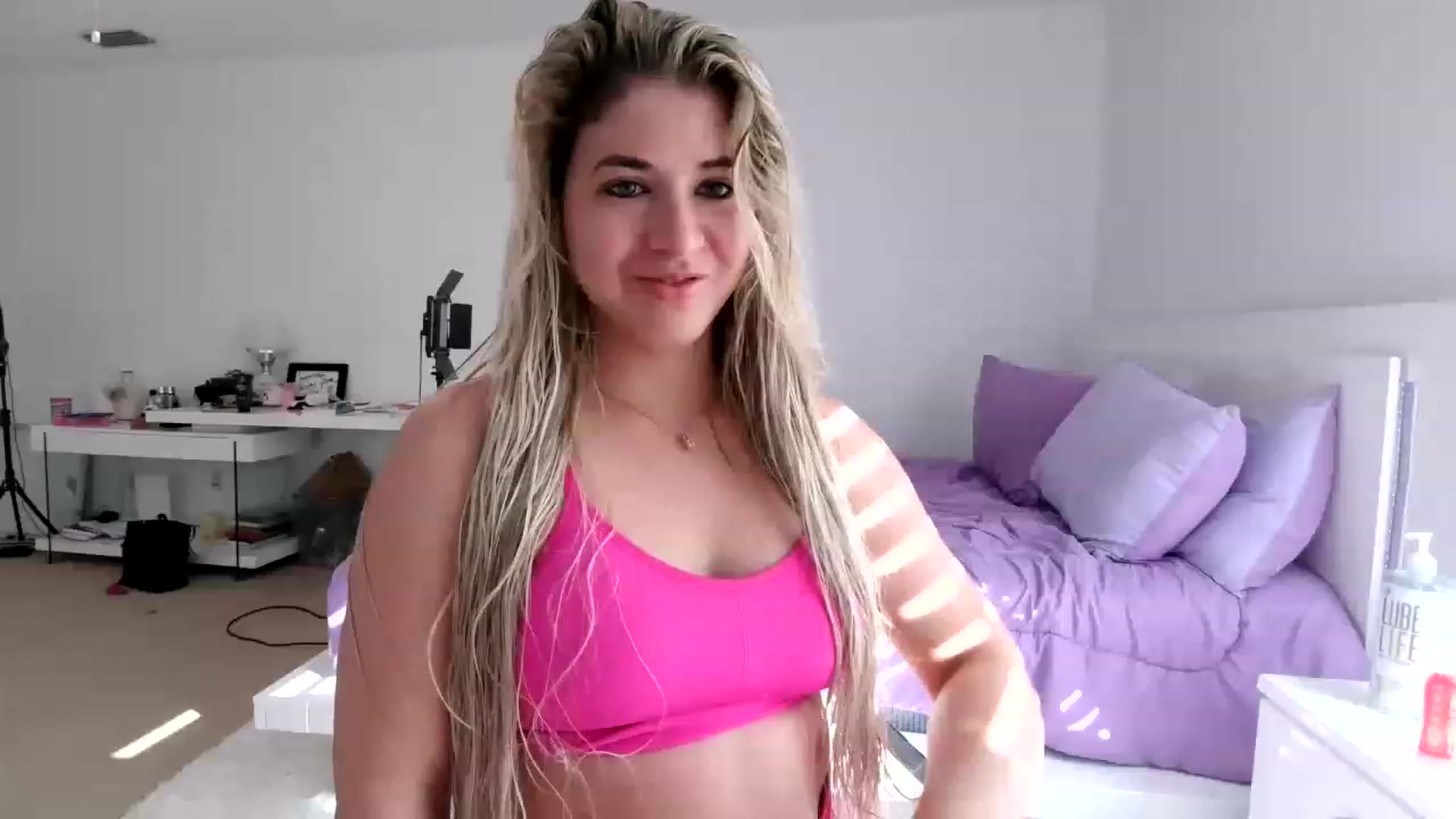 Gallery image thumbnail from KendallK1's myfreecams stream on, 02/19/2023, 21:24 image 1 of 20