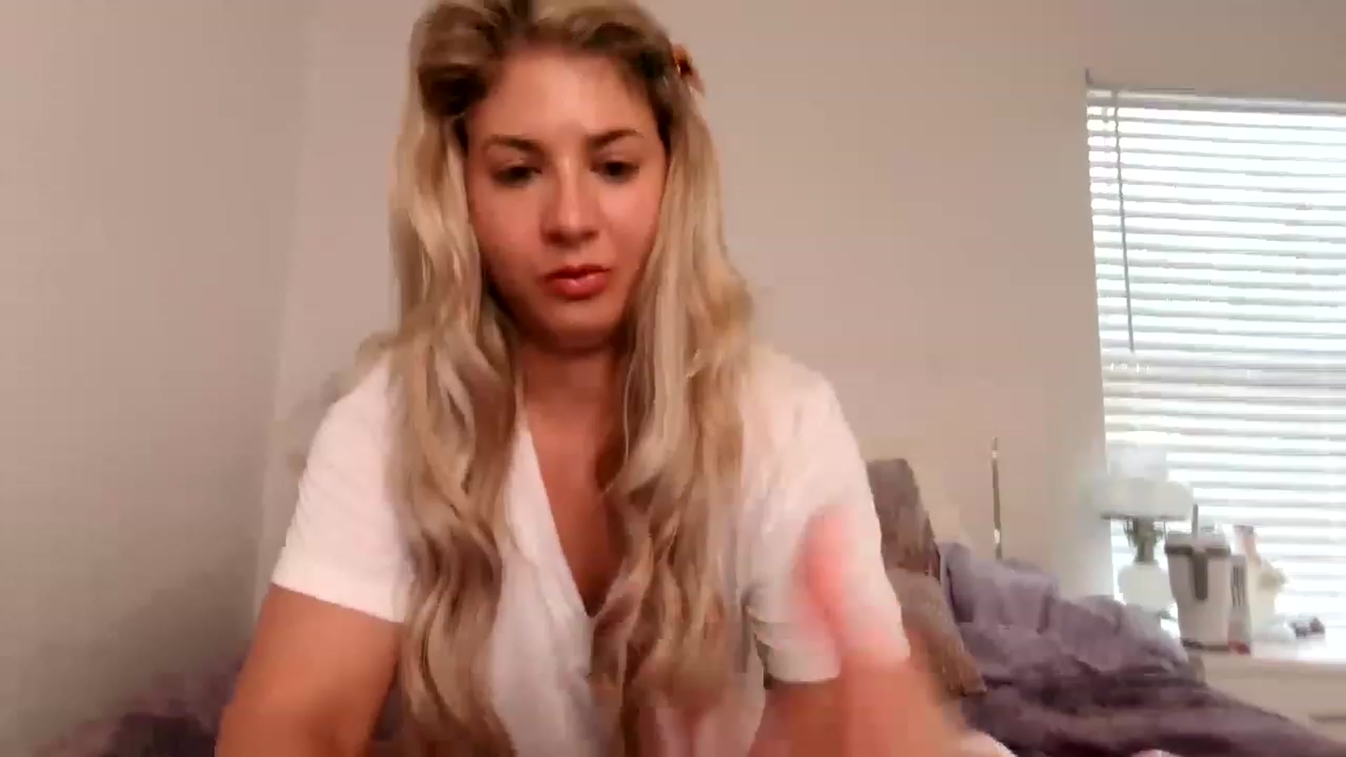 Gallery image thumbnail from KendallK1's myfreecams stream on, 04/09/2023, 21:05 image 16 of 20