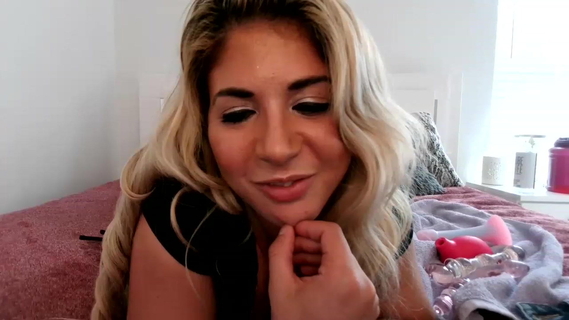 Gallery image thumbnail from KendallK1's myfreecams stream on, 04/30/2023, 16:02 image 16 of 20