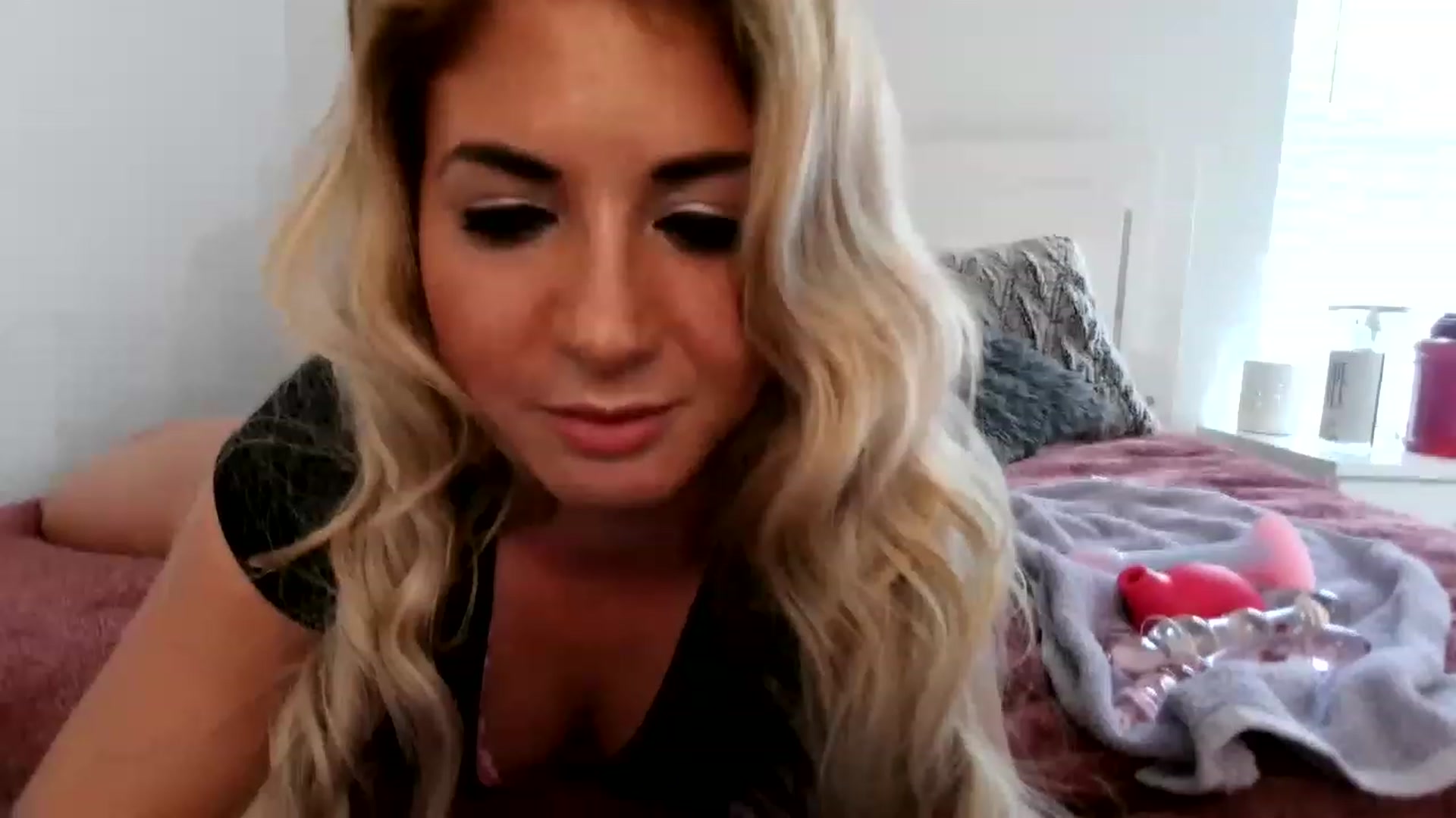 Gallery image thumbnail from KendallK1's myfreecams stream on, 04/30/2023, 16:02 image 11 of 20