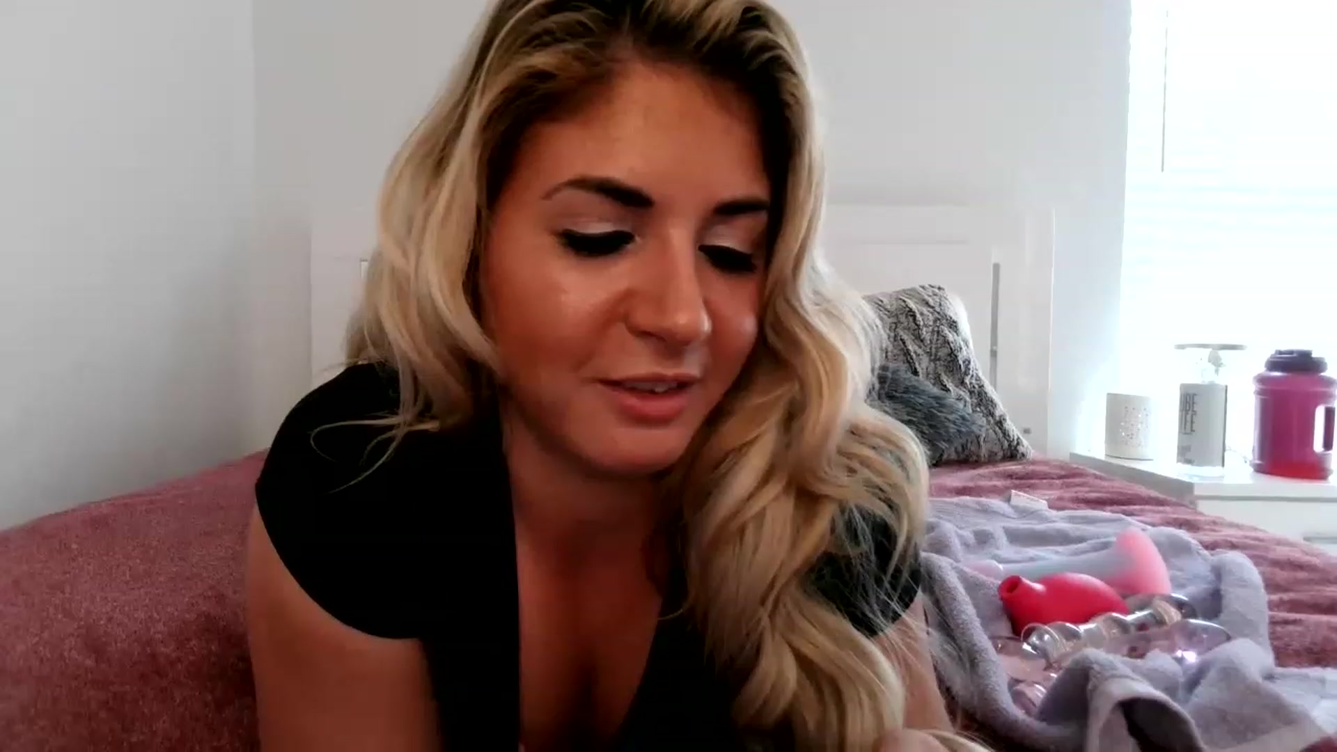 Gallery image thumbnail from KendallK1's myfreecams stream on, 04/30/2023, 16:02 image 3 of 20