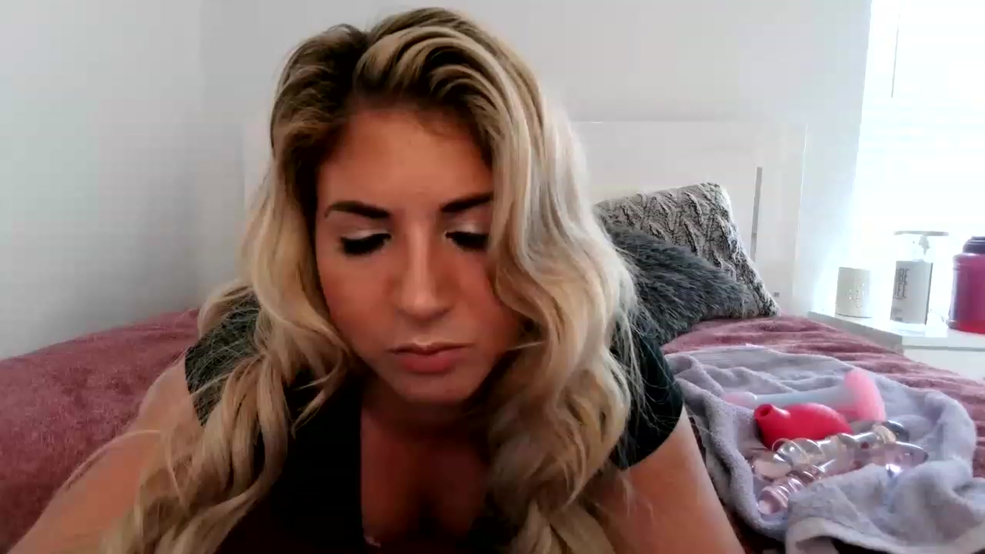 Gallery image thumbnail from KendallK1's myfreecams stream on, 04/30/2023, 16:02 image 8 of 20