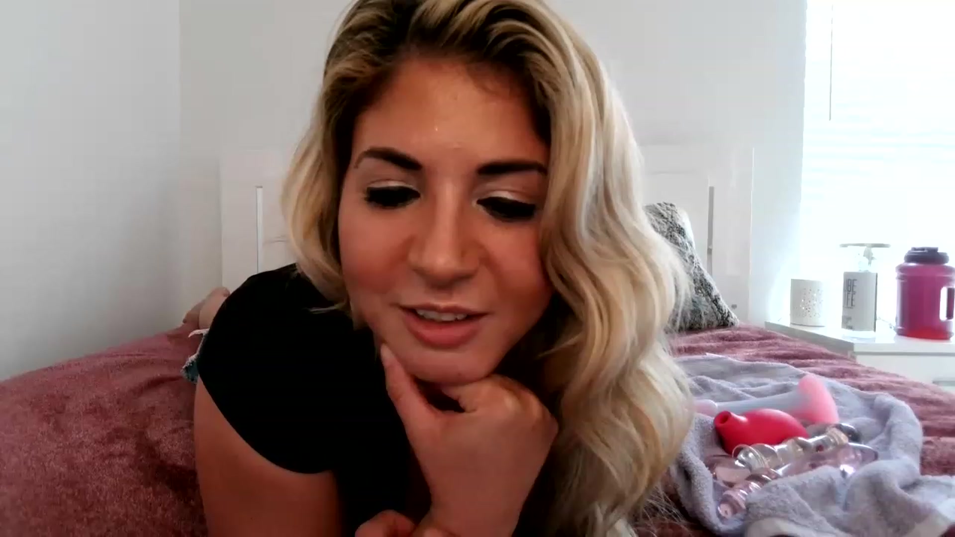 Gallery image thumbnail from KendallK1's myfreecams stream on, 04/30/2023, 16:02 image 4 of 20