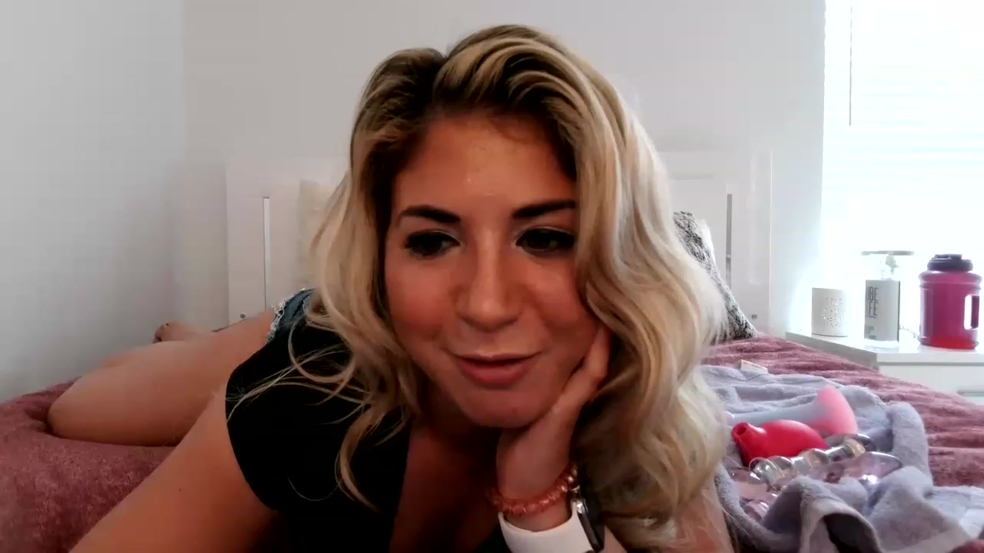 Gallery image thumbnail from KendallK1's myfreecams stream on, 04/30/2023, 16:02 image 1 of 20