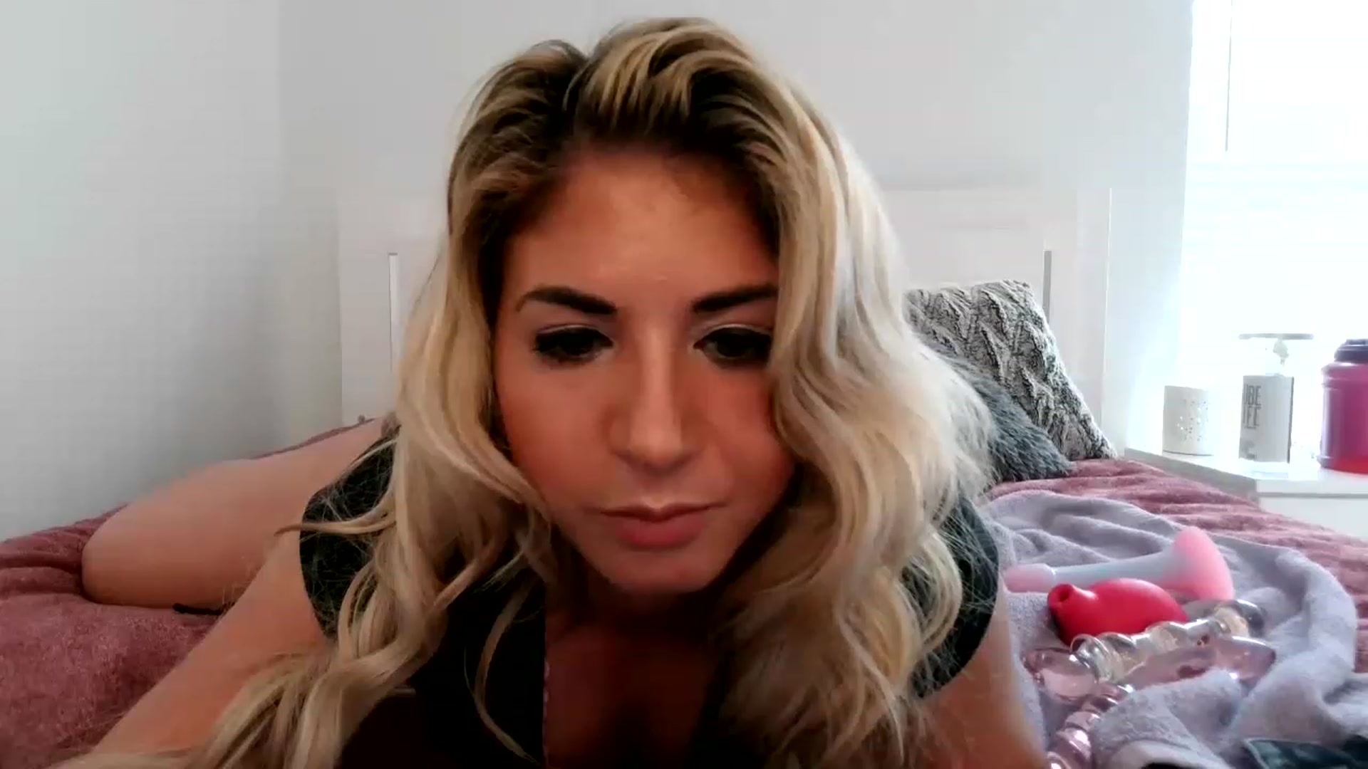 Gallery image thumbnail from KendallK1's myfreecams stream on, 04/30/2023, 16:02 image 15 of 20