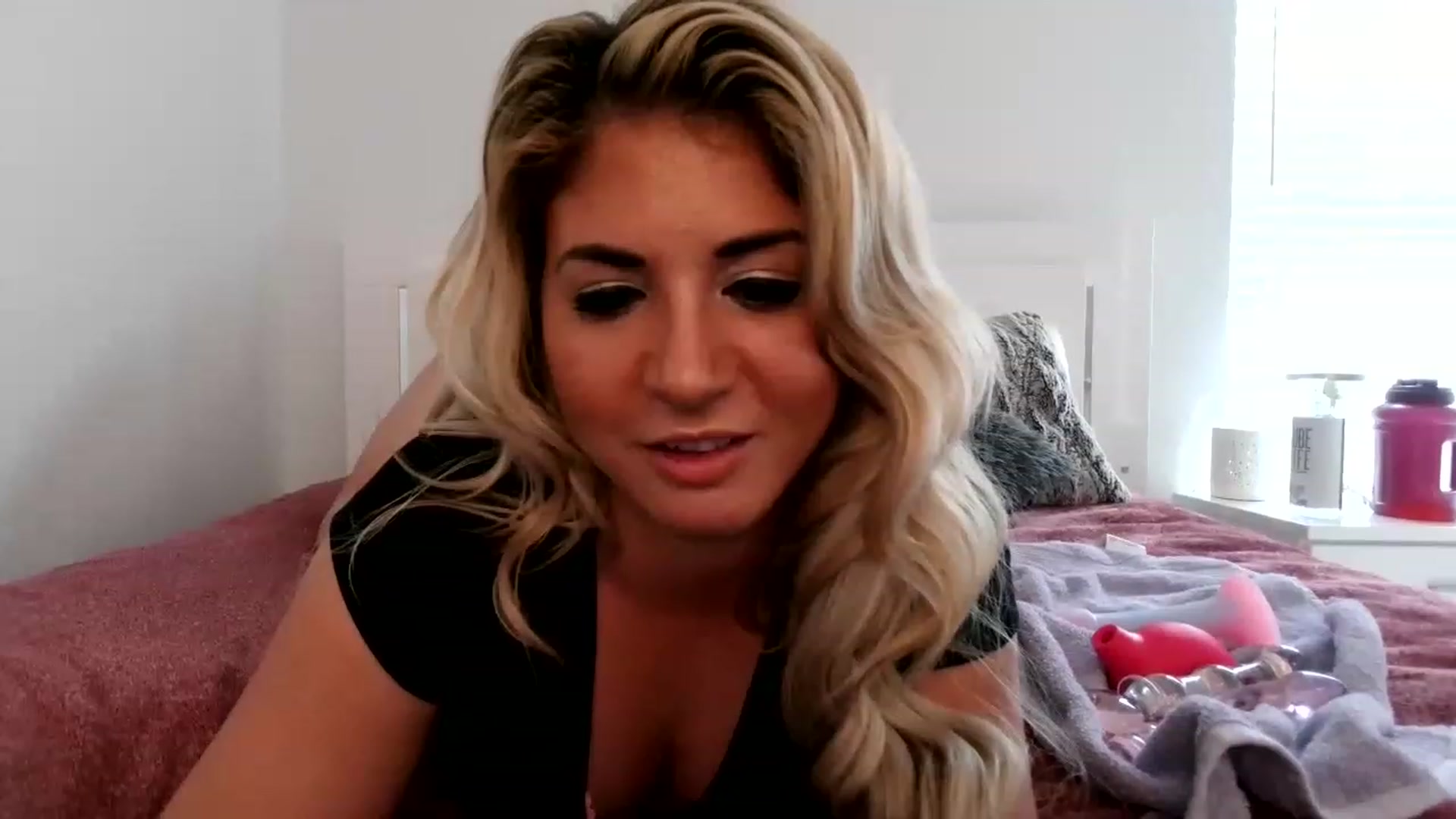 Gallery image thumbnail from KendallK1's myfreecams stream on, 04/30/2023, 16:02 image 2 of 20