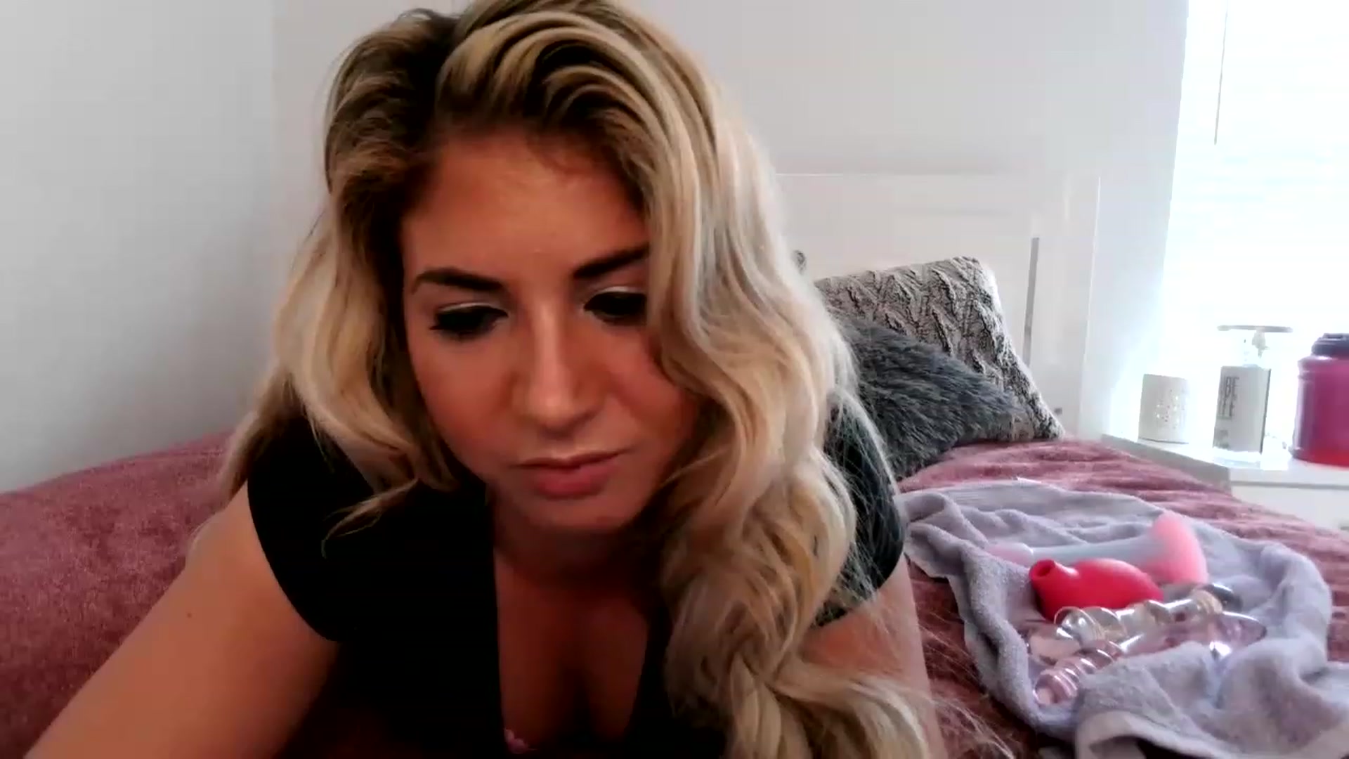 Gallery image thumbnail from KendallK1's myfreecams stream on, 04/30/2023, 16:02 image 6 of 20