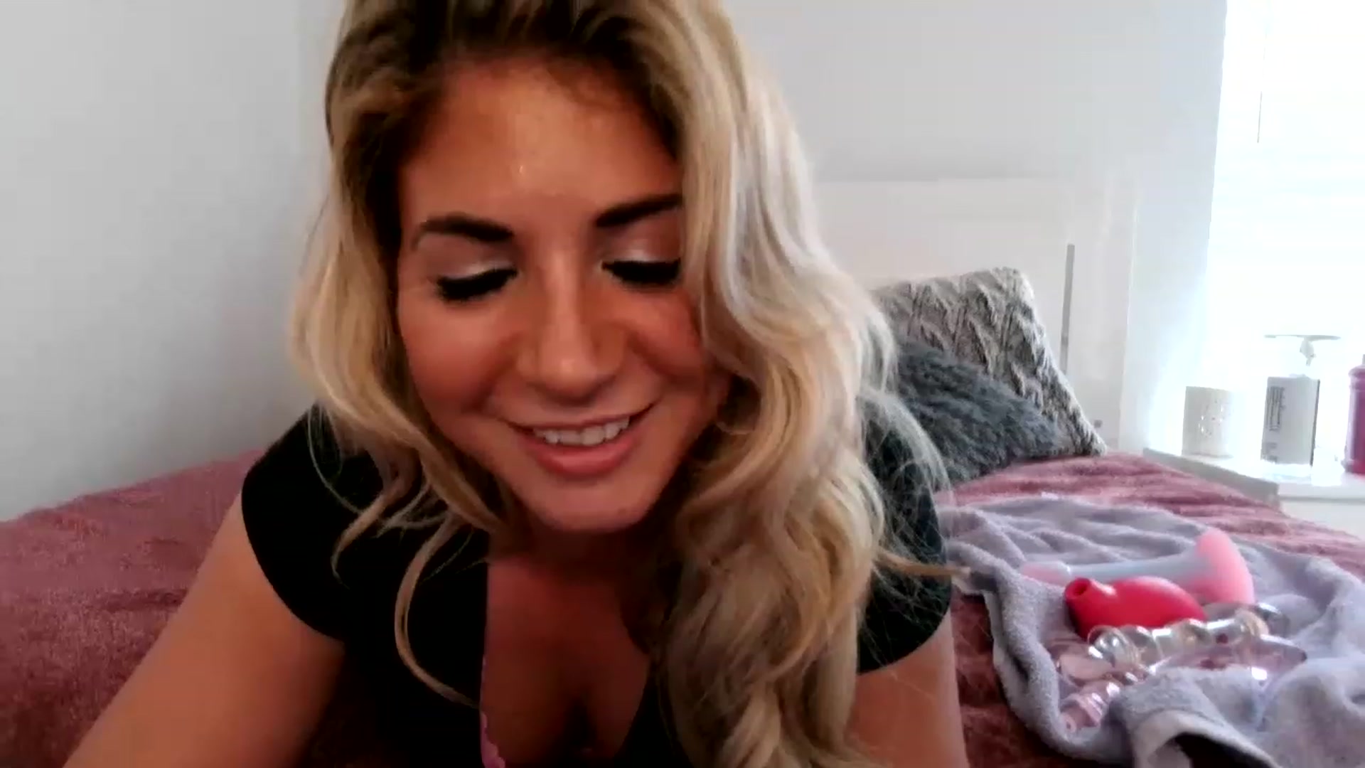 Gallery image thumbnail from KendallK1's myfreecams stream on, 04/30/2023, 16:02 image 13 of 20