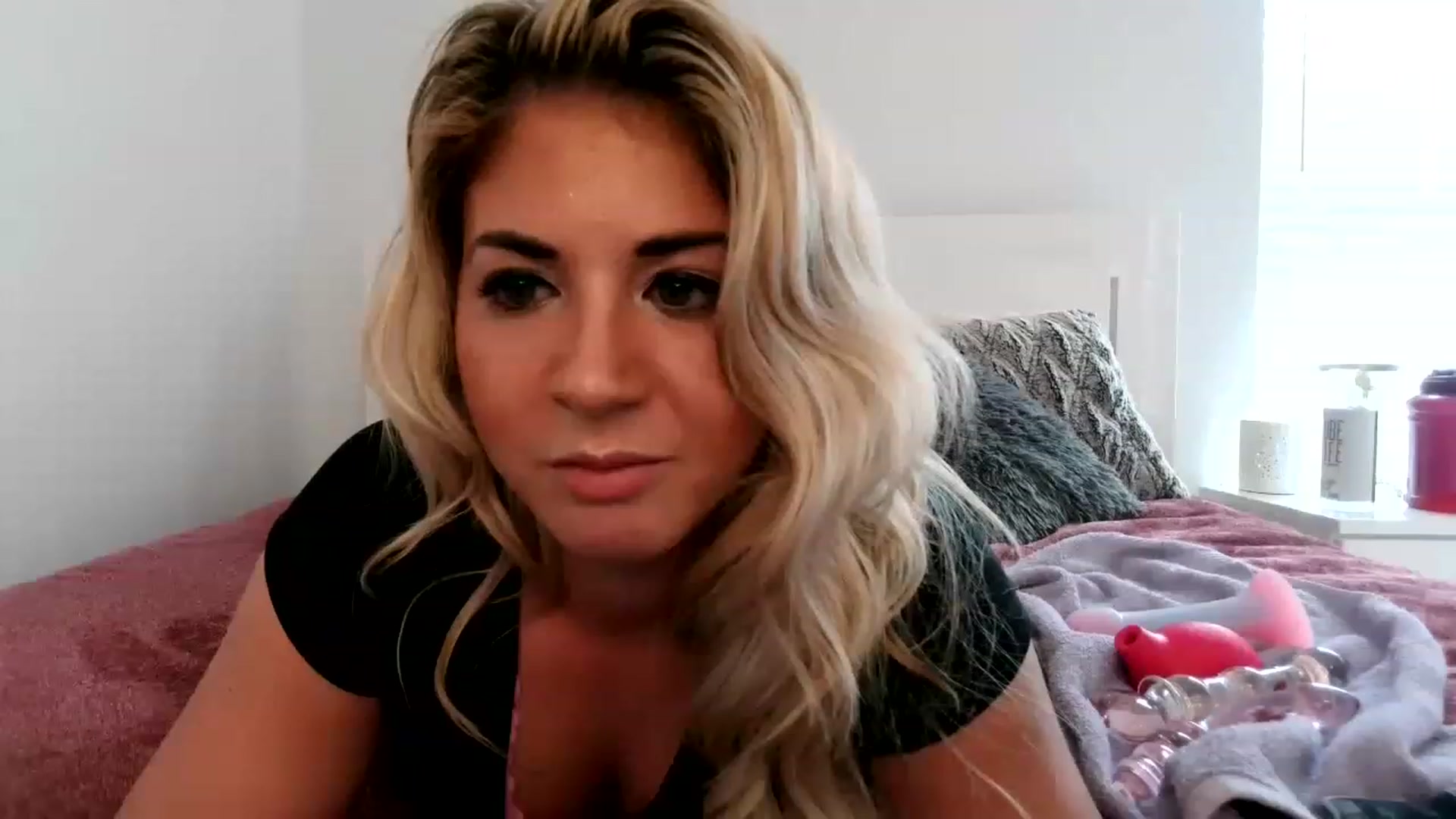 Gallery image thumbnail from KendallK1's myfreecams stream on, 04/30/2023, 16:02 image 14 of 20