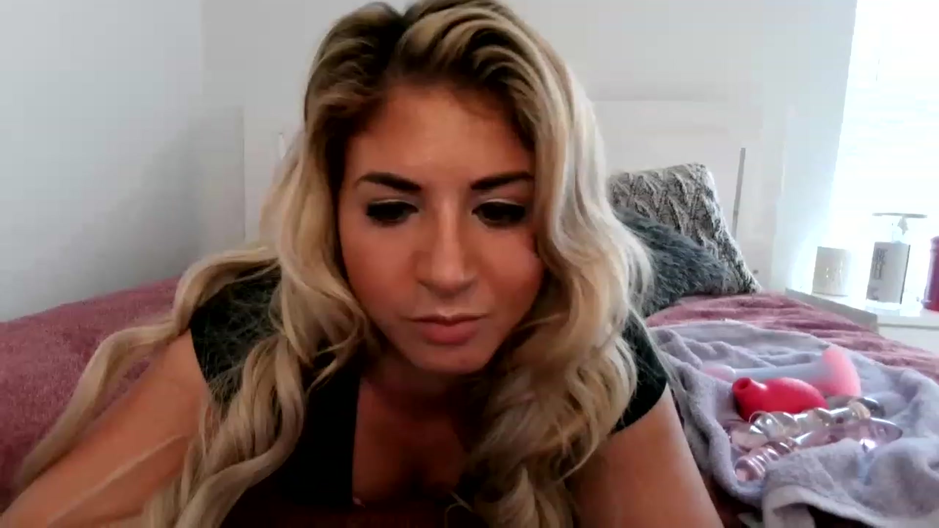 Gallery image thumbnail from KendallK1's myfreecams stream on, 04/30/2023, 16:02 image 9 of 20