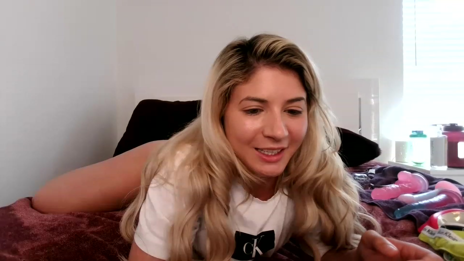 Gallery image thumbnail from KendallK1's myfreecams stream on, 05/13/2023, 20:25 image 4 of 20
