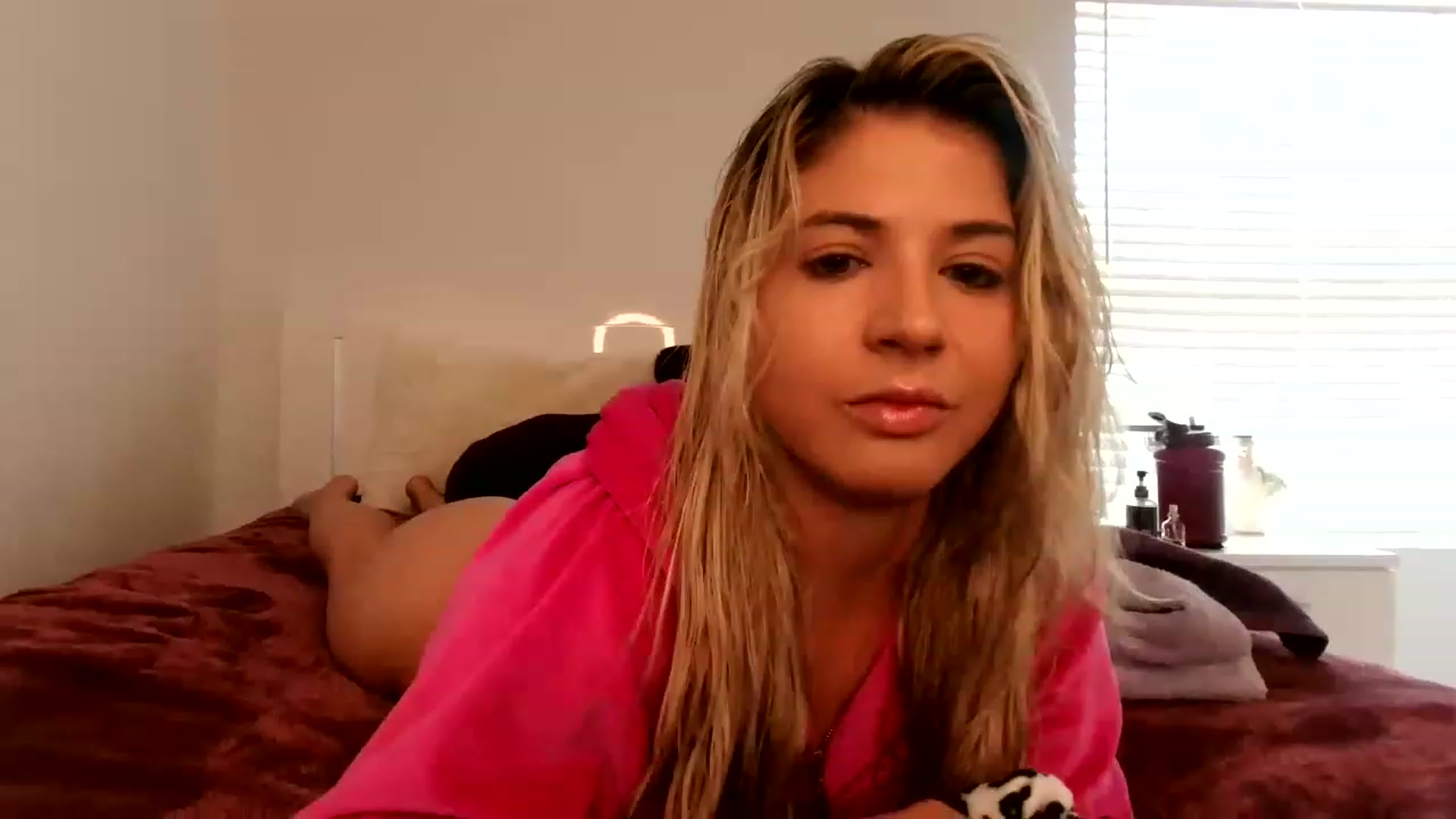 Gallery image thumbnail from KendallK1's myfreecams stream on, 05/20/2023, 18:42 image 12 of 20