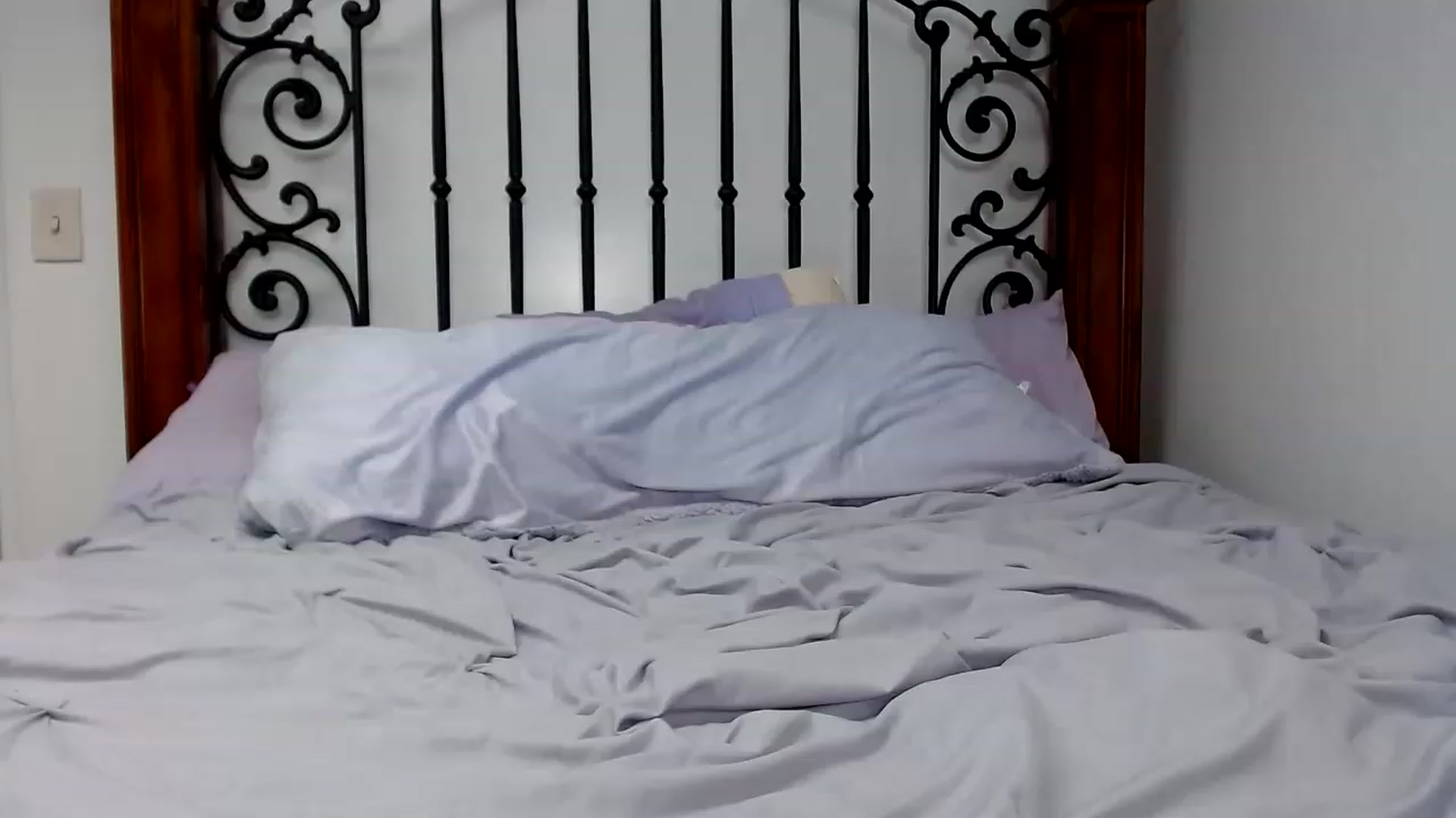 Gallery image thumbnail from KendallK1's myfreecams stream on, 08/10/2023, 16:01 image 19 of 20