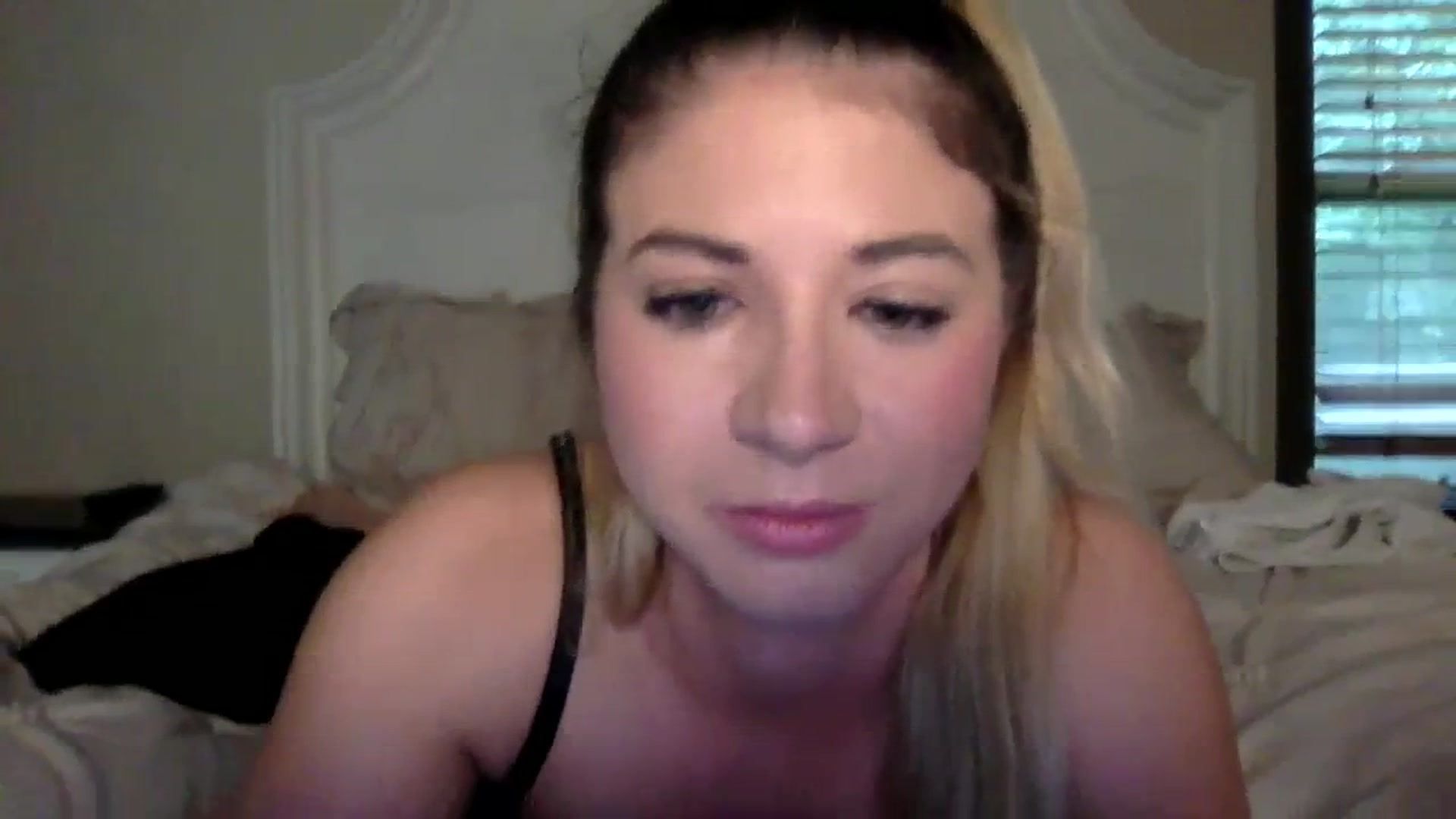 Gallery image thumbnail from KendallK1's myfreecams stream on, 09/30/2023, 13:46 image 17 of 20