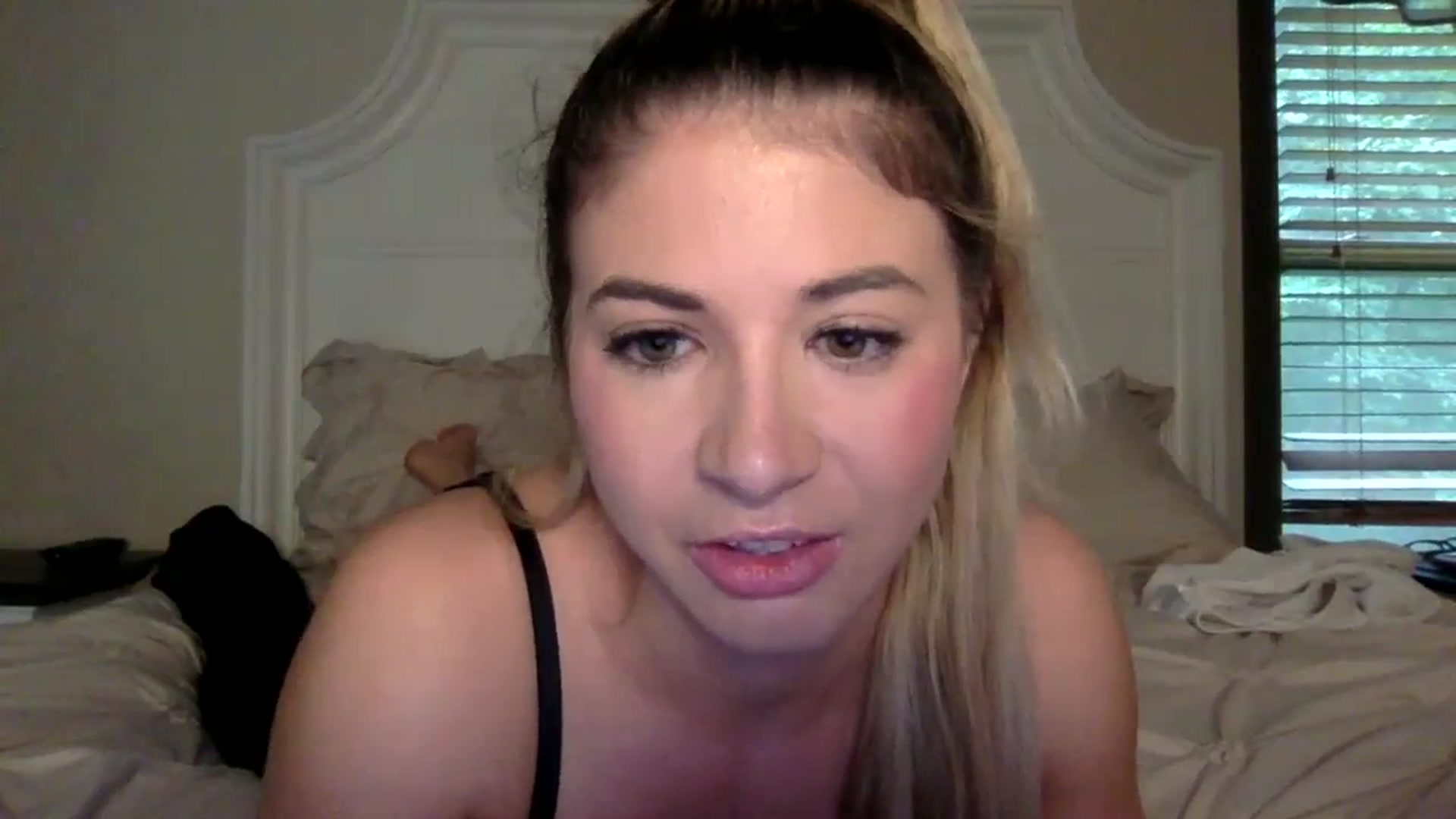 Gallery image thumbnail from KendallK1's myfreecams stream on, 09/30/2023, 13:46 image 10 of 20
