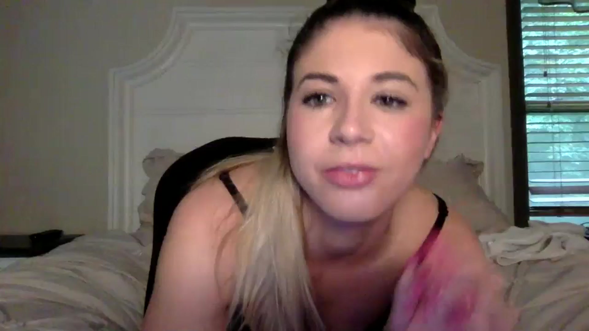 Gallery image thumbnail from KendallK1's myfreecams stream on, 09/30/2023, 13:46 image 1 of 20
