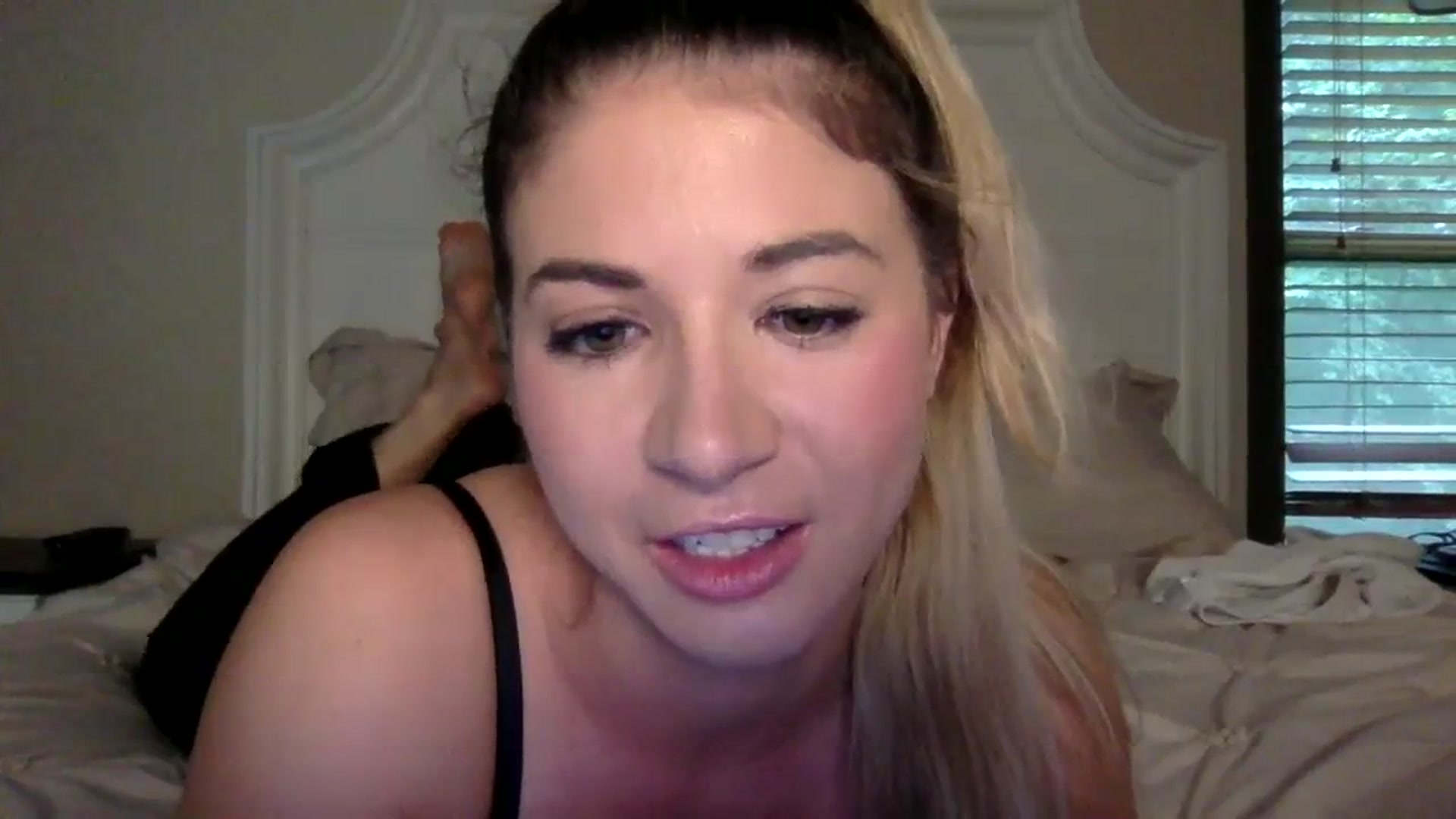 Gallery image thumbnail from KendallK1's myfreecams stream on, 09/30/2023, 13:46 image 12 of 20