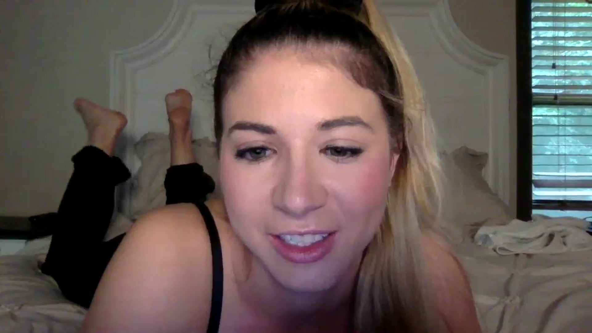 Gallery image thumbnail from KendallK1's myfreecams stream on, 09/30/2023, 13:46 image 13 of 20