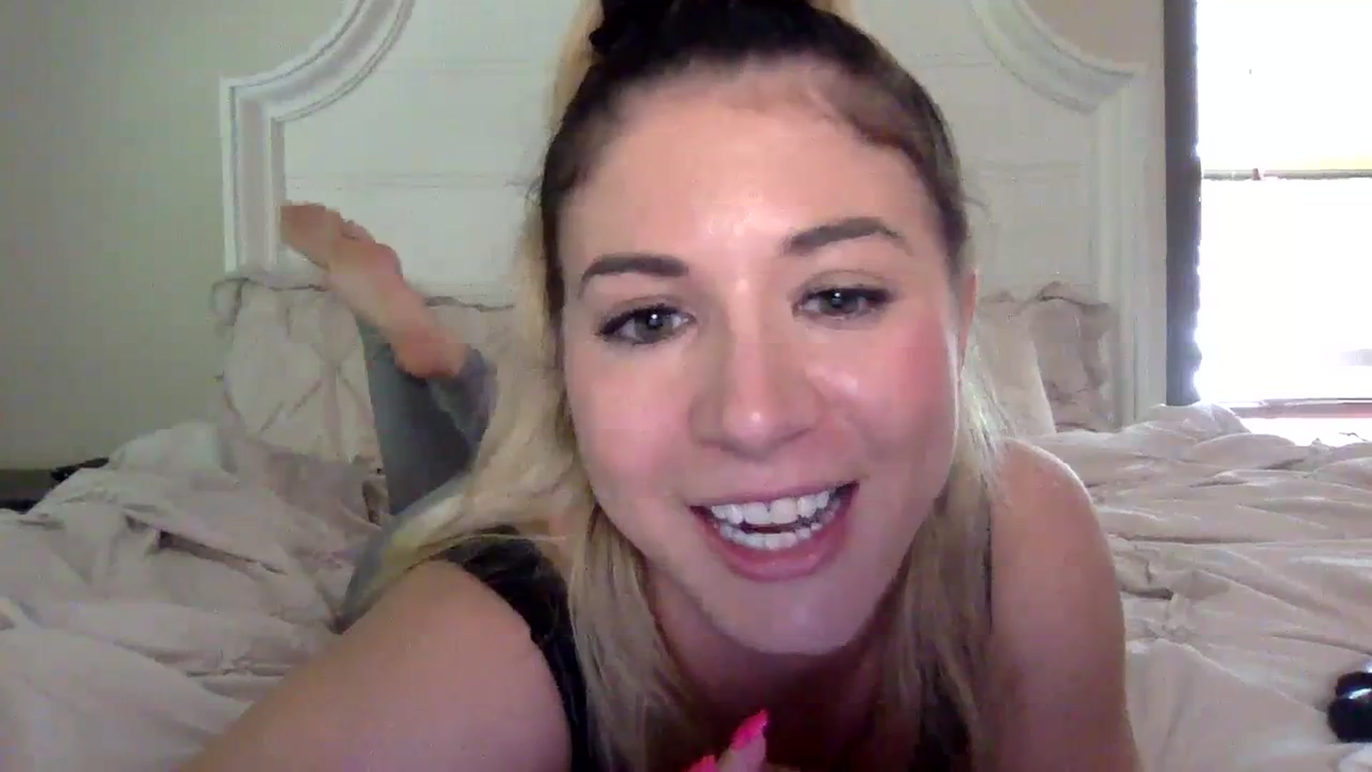 Gallery image thumbnail from KendallK1's myfreecams stream on, 09/30/2023, 17:57 image 12 of 20