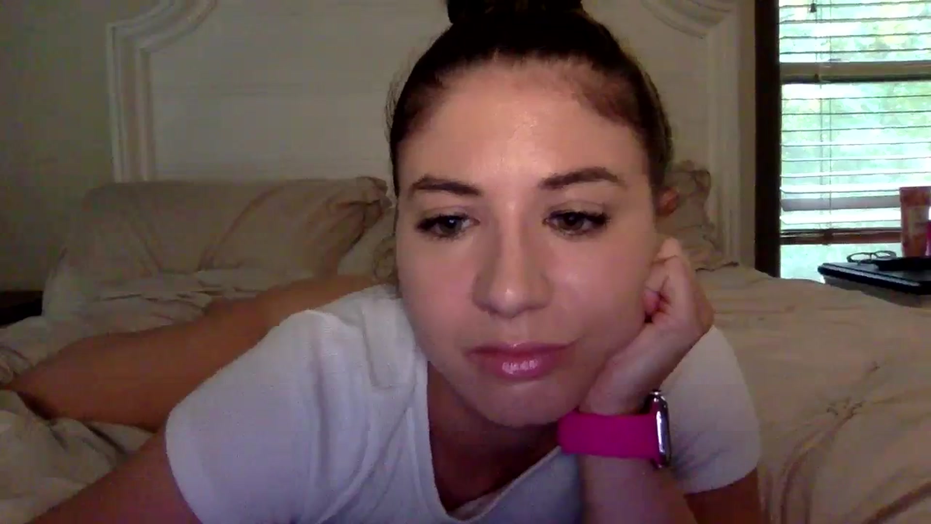 Gallery image thumbnail from KendallK1's myfreecams stream on, 10/05/2023, 15:13 image 9 of 20