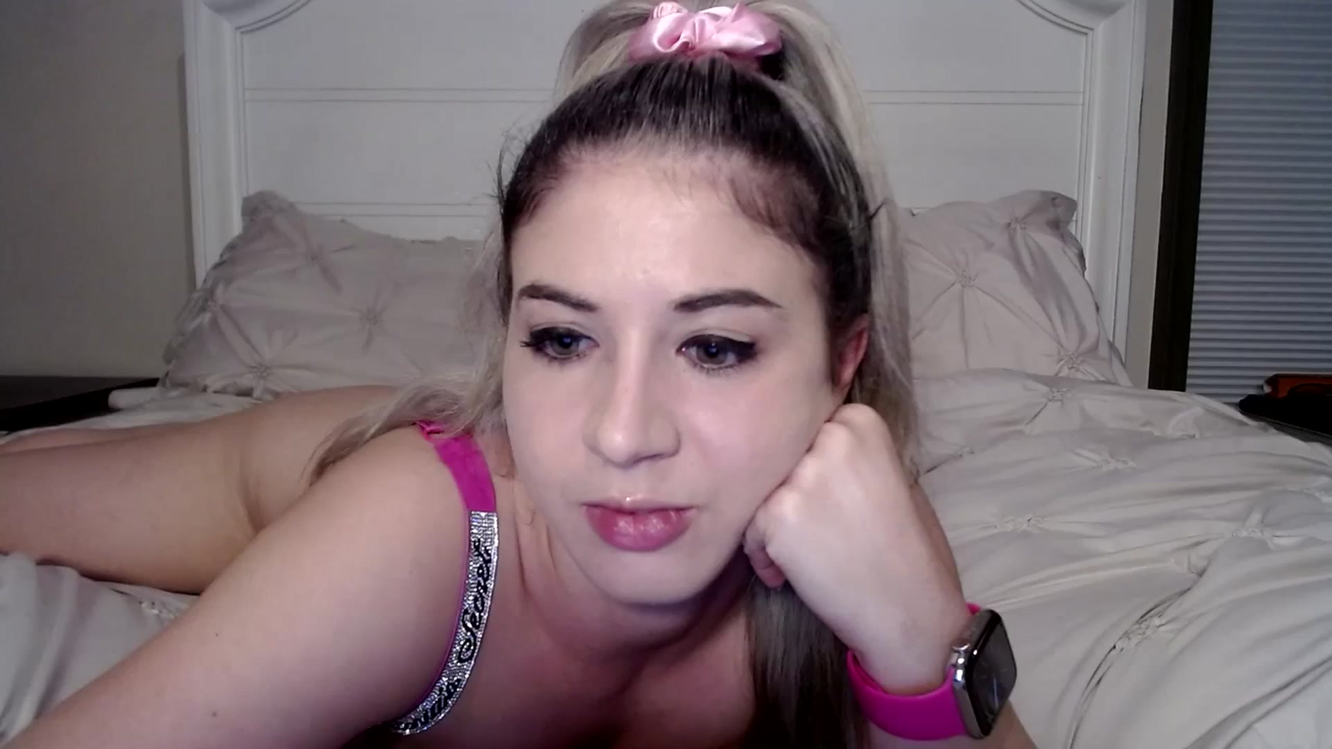 Gallery image thumbnail from KendallK1's myfreecams stream on, 10/18/2023, 14:06 image 1 of 20