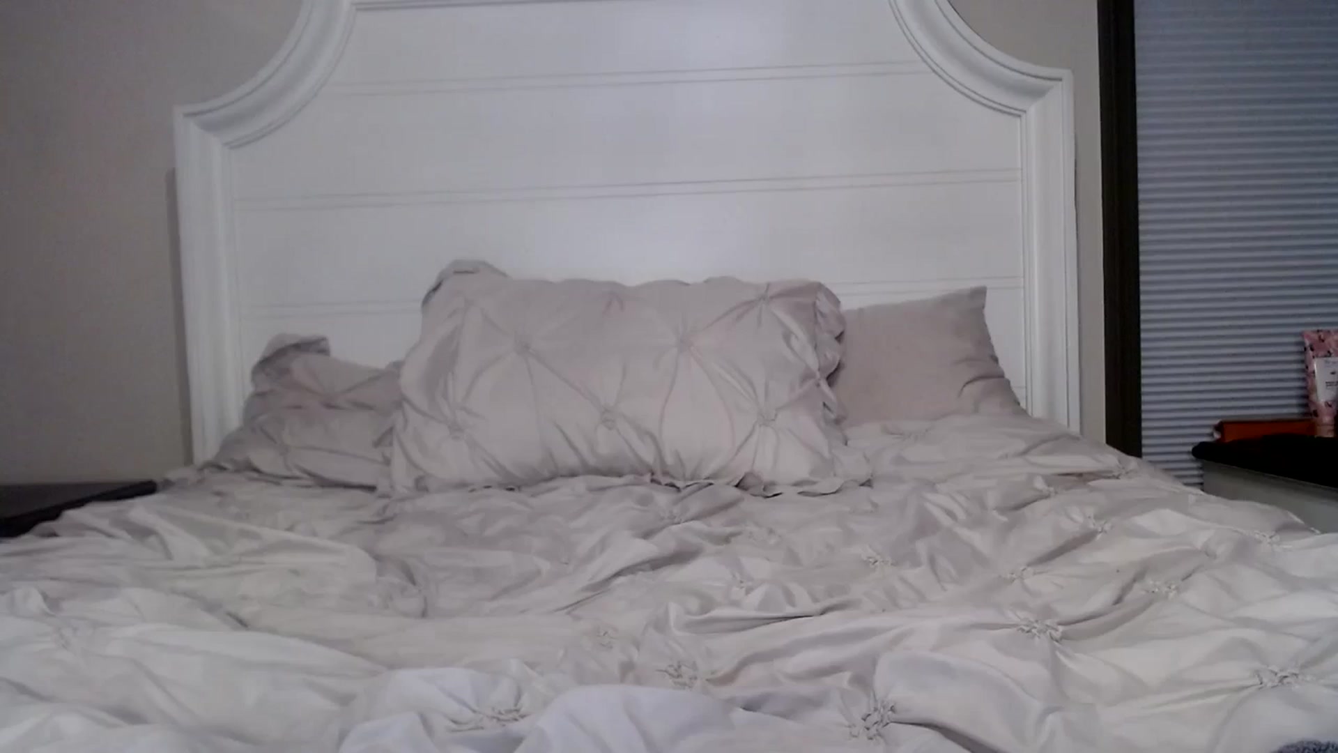 Gallery image thumbnail from KendallK1's myfreecams stream on, 10/21/2023, 14:46 image 16 of 20