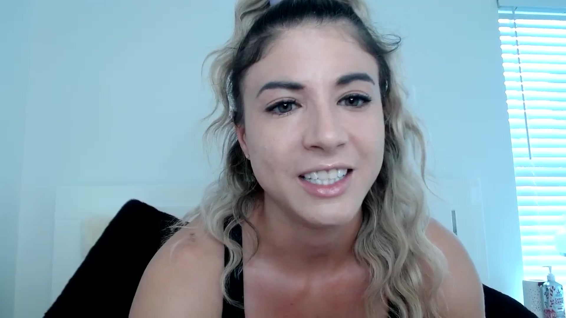 Gallery image thumbnail from KendallK1's myfreecams stream on, 03/10/2024, 15:04 image 5 of 20