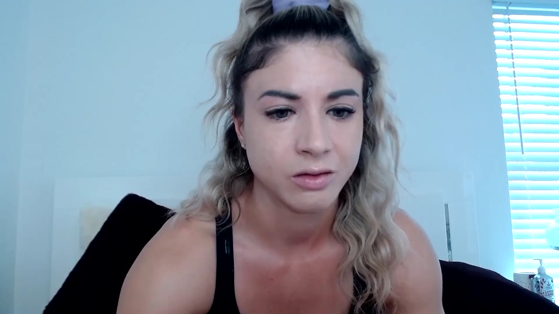 Gallery image thumbnail from KendallK1's myfreecams stream on, 03/10/2024, 15:04 image 8 of 20