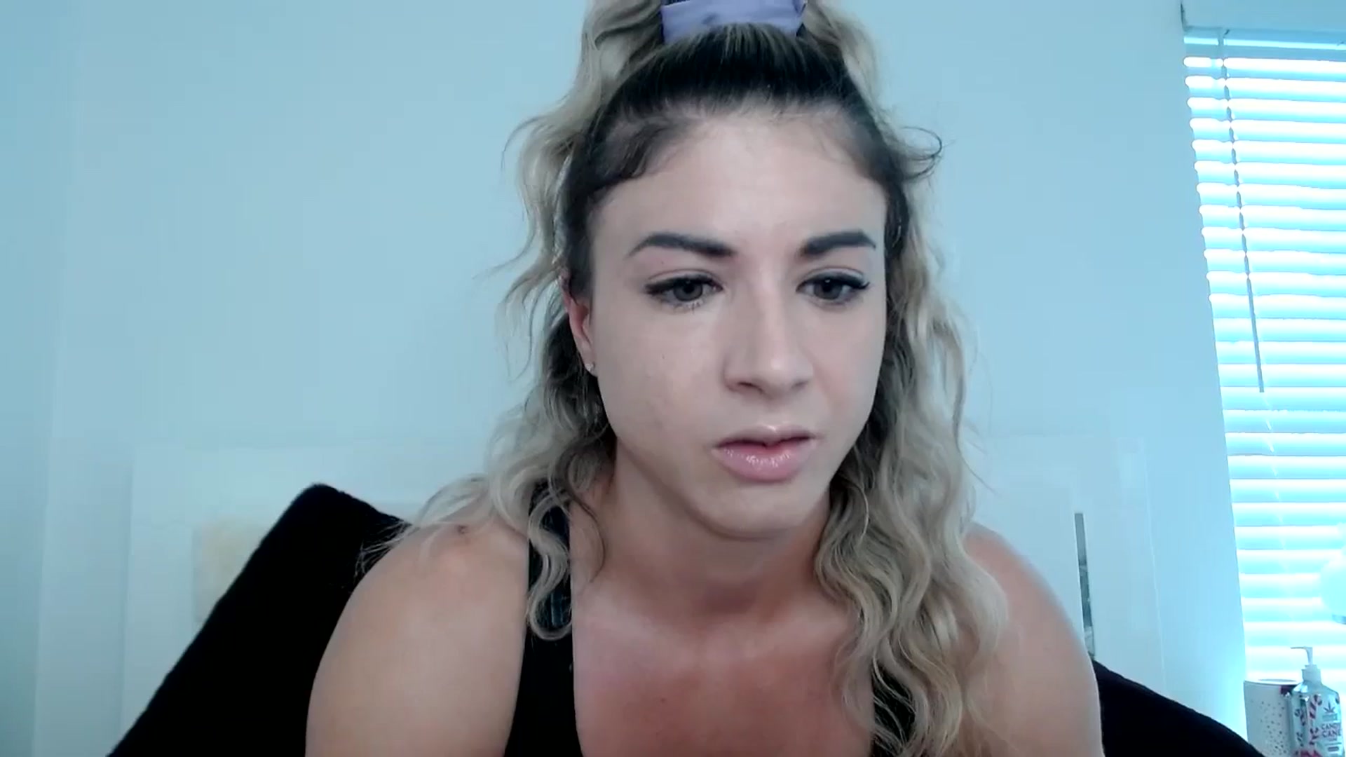 Gallery image thumbnail from KendallK1's myfreecams stream on, 03/10/2024, 15:04 image 4 of 20