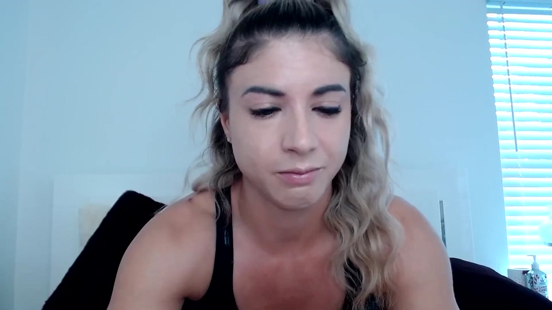 Gallery image thumbnail from KendallK1's myfreecams stream on, 03/10/2024, 15:04 image 6 of 20