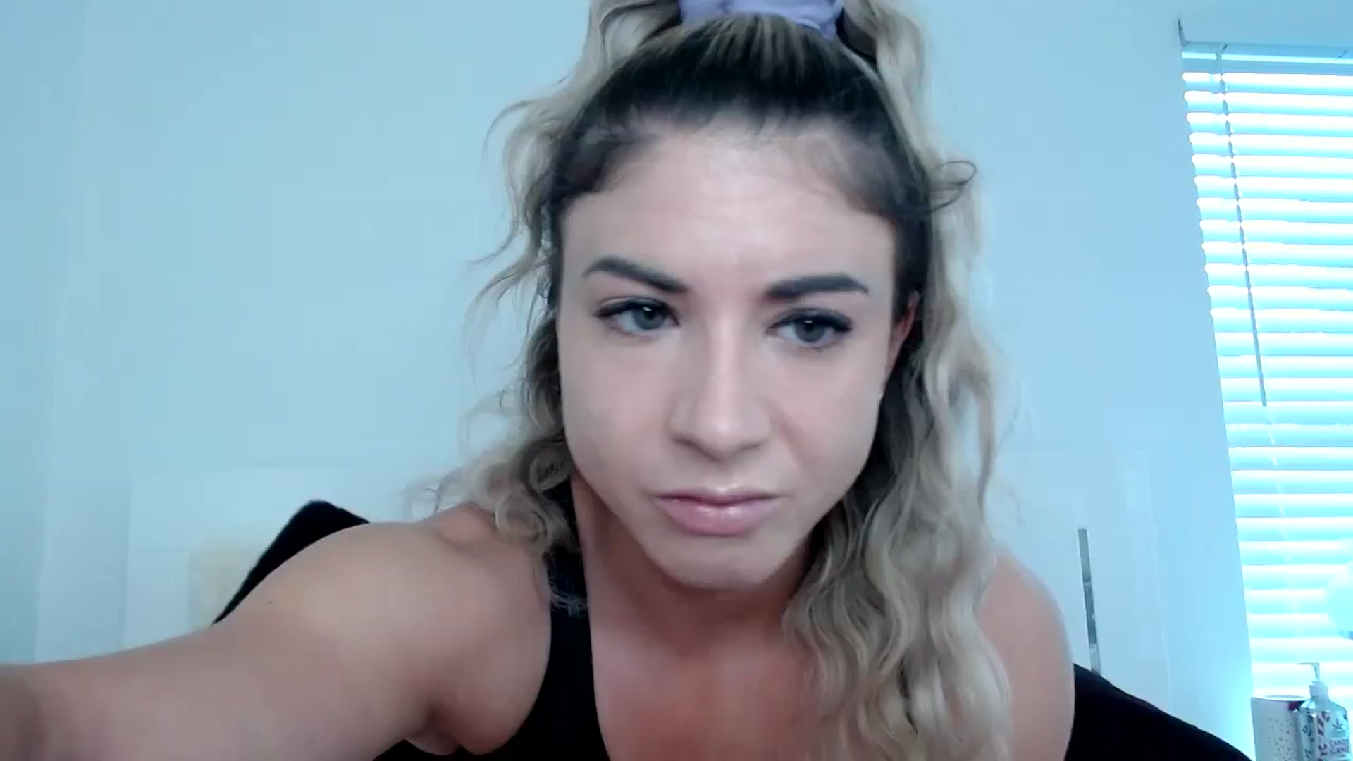 Gallery image thumbnail from KendallK1's myfreecams stream on, 03/10/2024, 15:04 image 1 of 20
