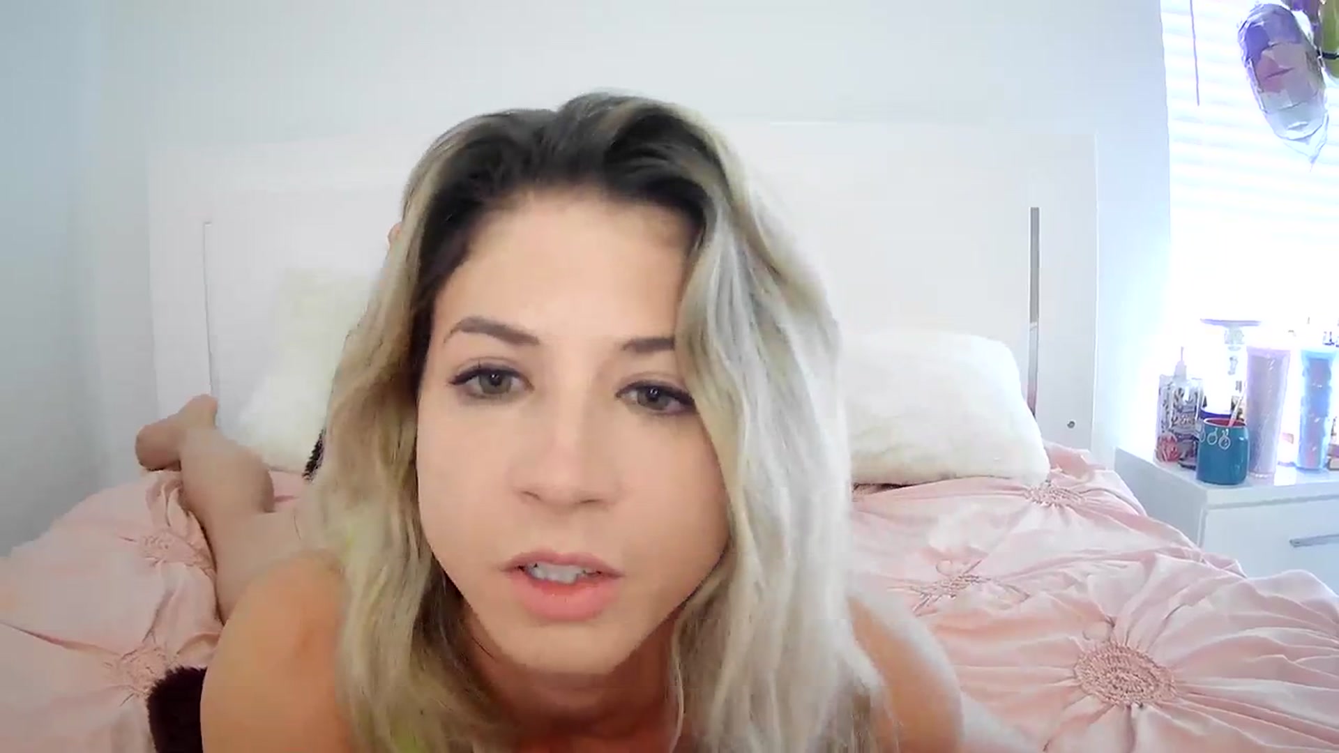 Gallery image thumbnail from KendallK1's myfreecams stream on, 03/26/2024, 17:55 image 15 of 20