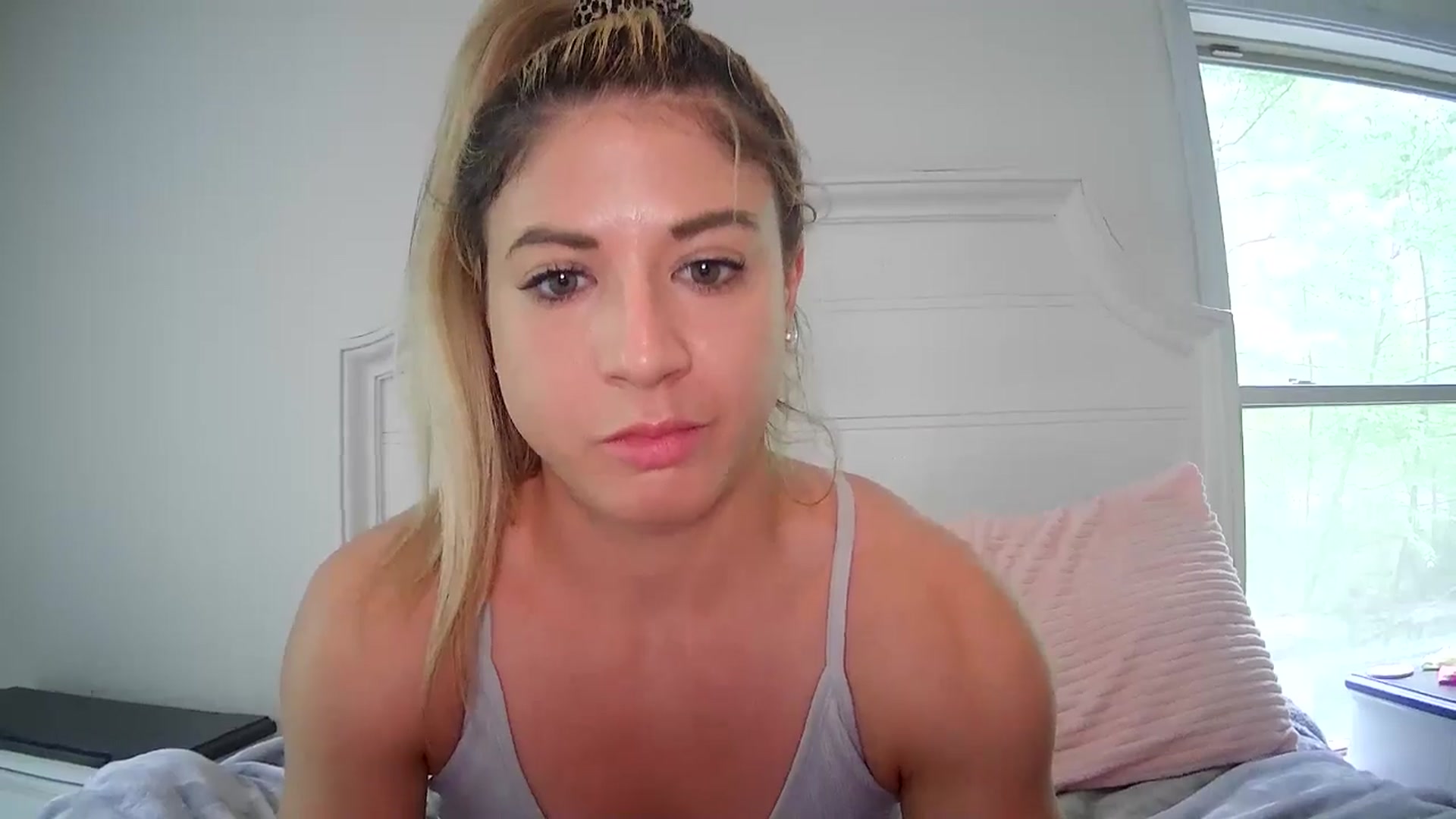 Gallery image thumbnail from KendallK1's myfreecams stream on, 05/15/2024, 15:30 image 4 of 20
