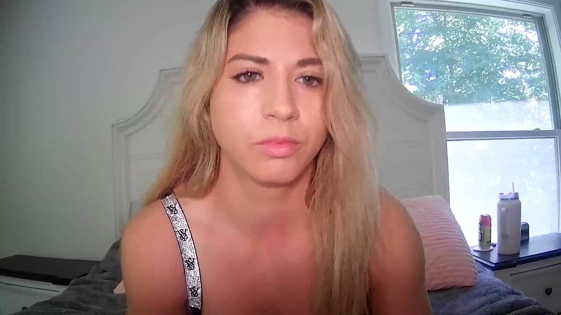 Gallery image thumbnail from KendallK1's myfreecams stream on, 06/01/2024, 17:08 image 12 of 20