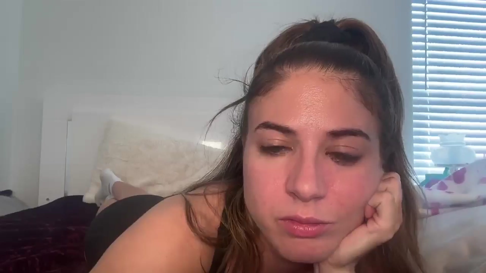 Gallery image thumbnail from KendallK1's myfreecams stream on, 10/21/2025, 17:19 image 17 of 20