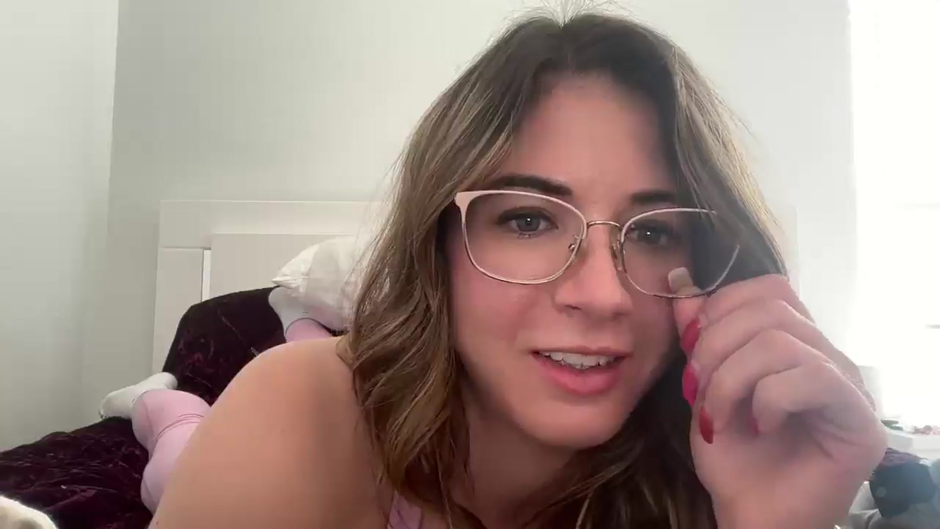 Gallery image thumbnail from KendallK1's myfreecams stream on, 01/09/2026, 19:46 image 7 of 20