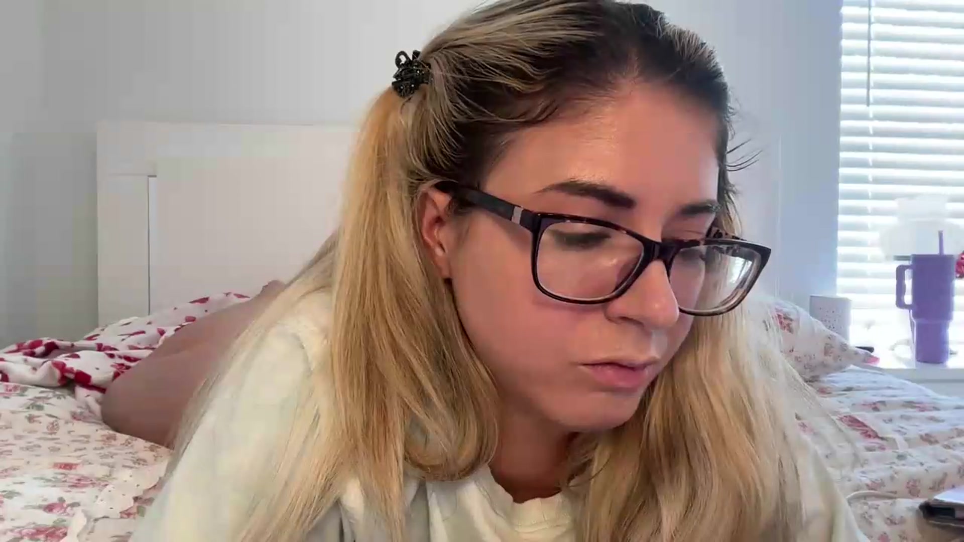 Gallery image thumbnail from KendallK1's myfreecams stream on, 06/22/2026, 19:19 image 9 of 20