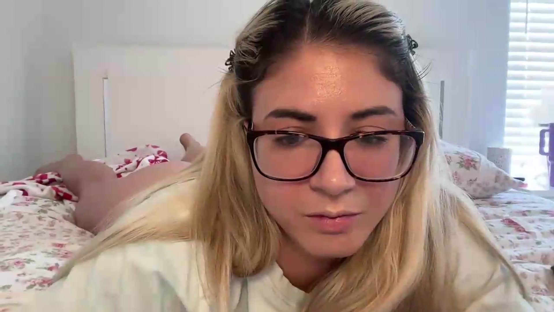 Gallery image thumbnail from KendallK1's myfreecams stream on, 06/22/2026, 19:19 image 4 of 20