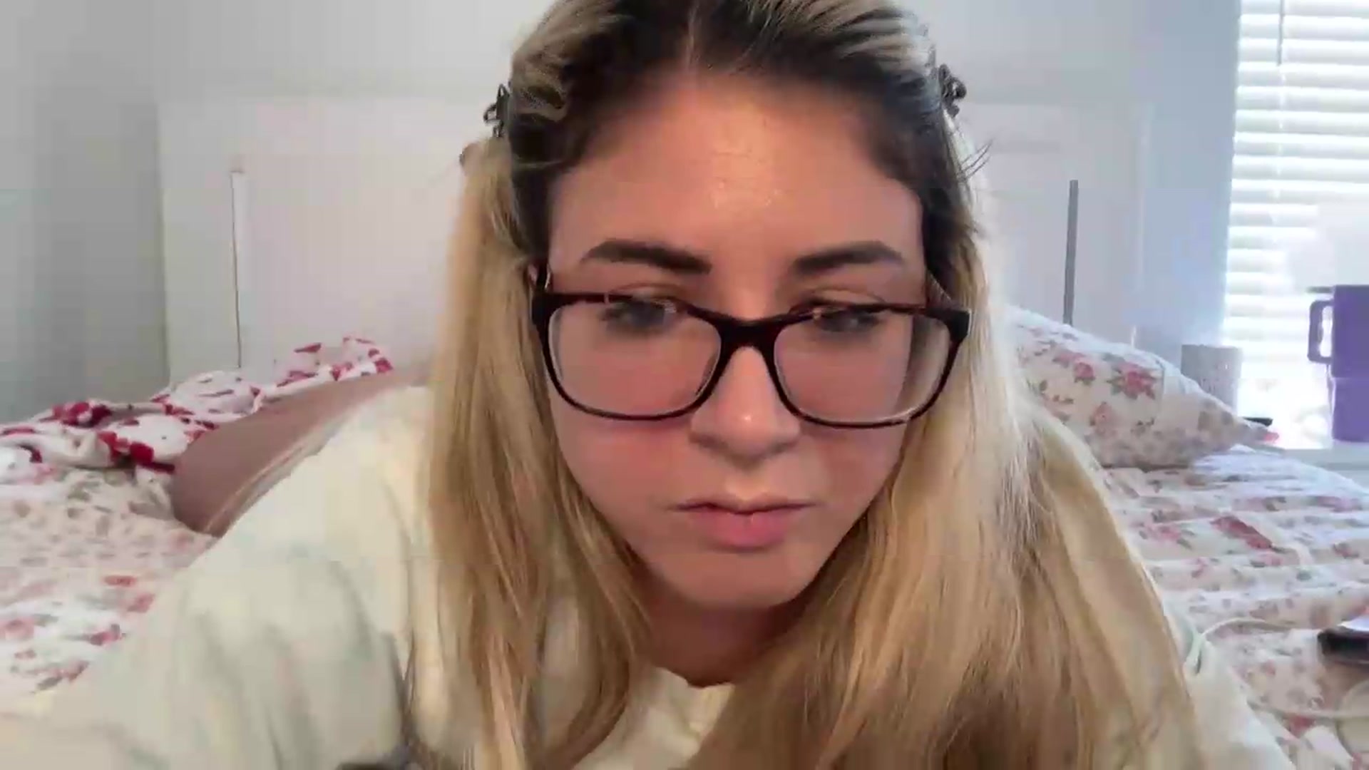 Gallery image thumbnail from KendallK1's myfreecams stream on, 06/22/2026, 19:19 image 16 of 20