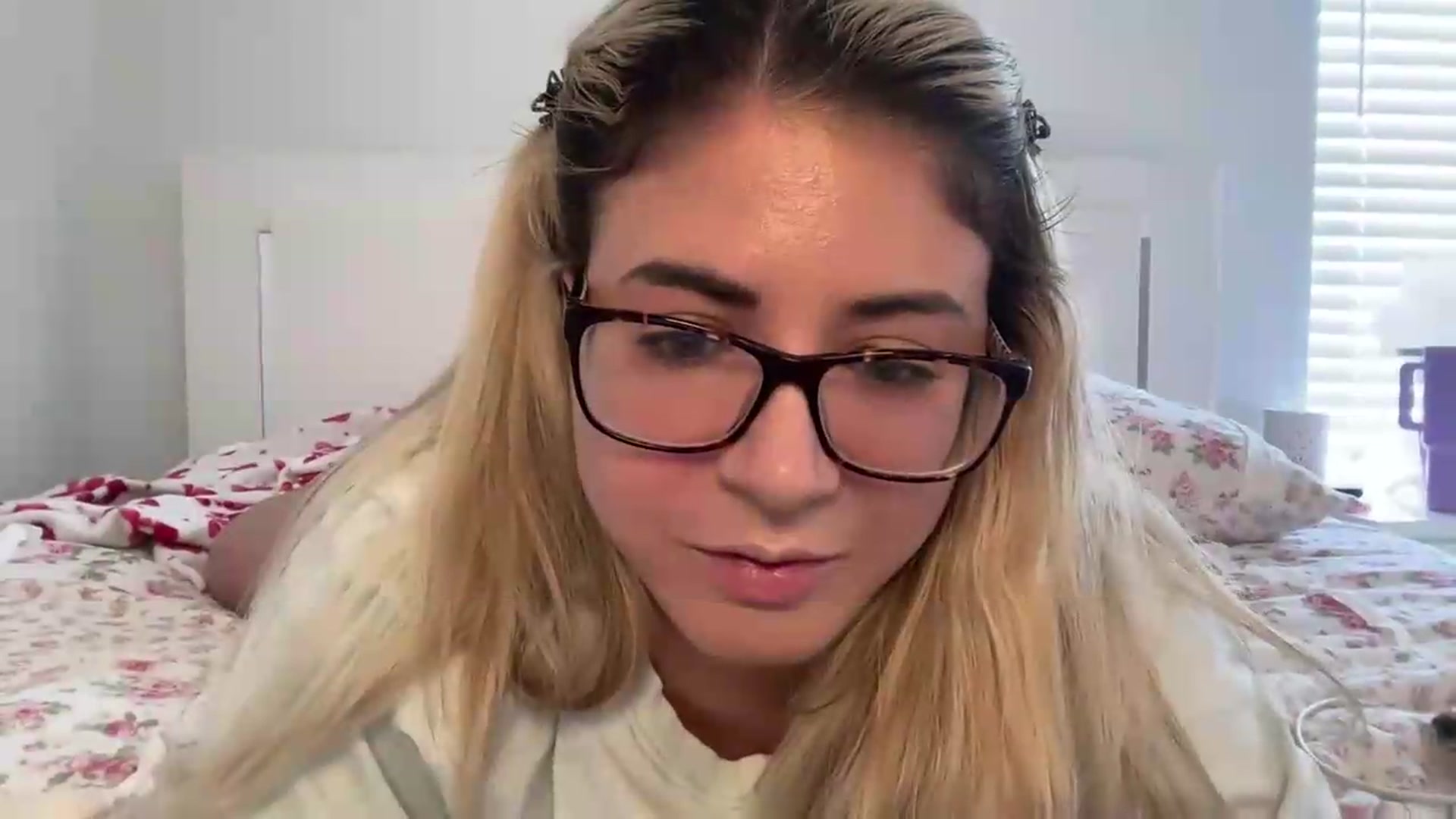 Gallery image thumbnail from KendallK1's myfreecams stream on, 06/22/2026, 19:19 image 8 of 20