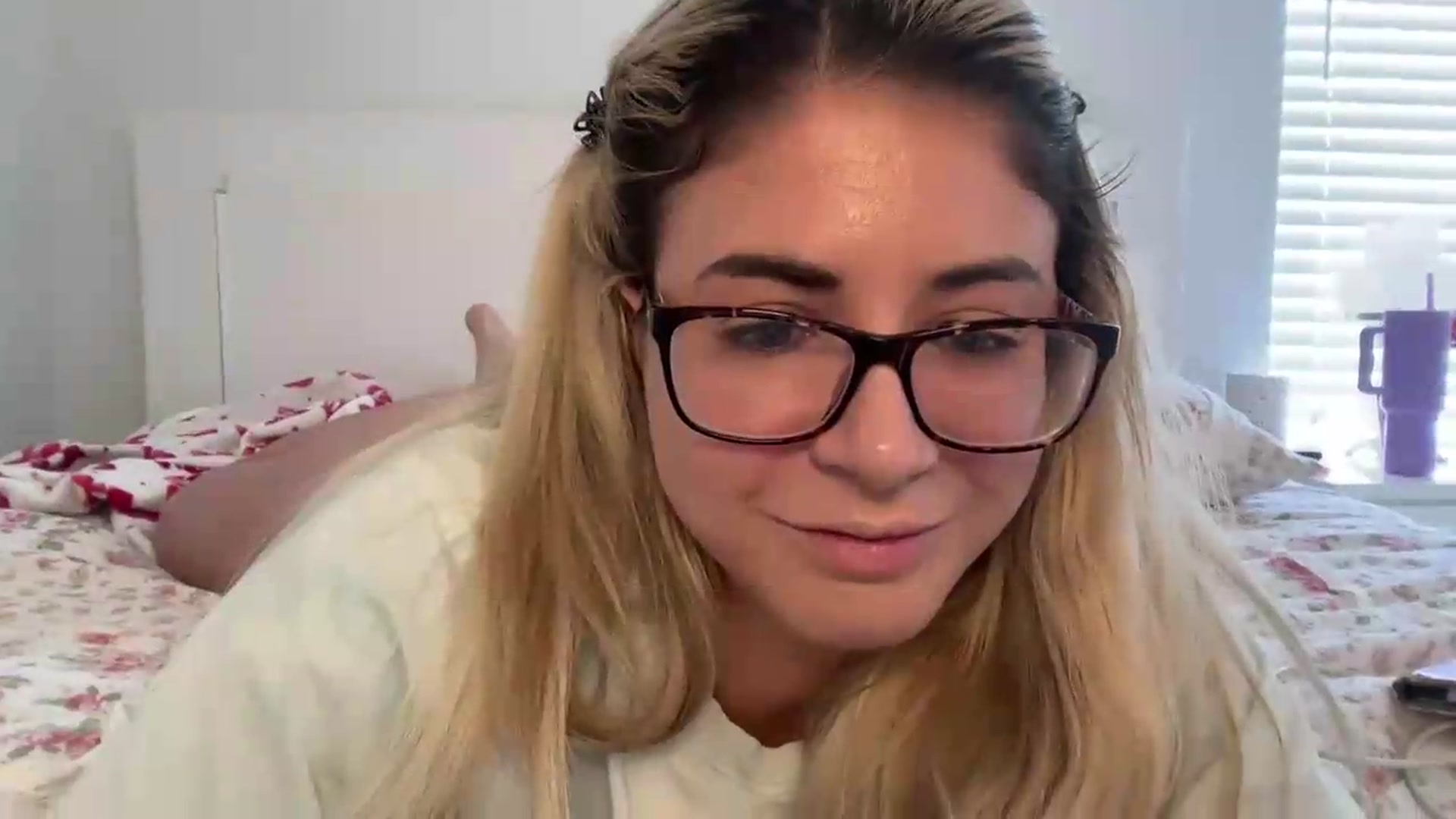 Gallery image thumbnail from KendallK1's myfreecams stream on, 06/22/2026, 19:19 image 10 of 20